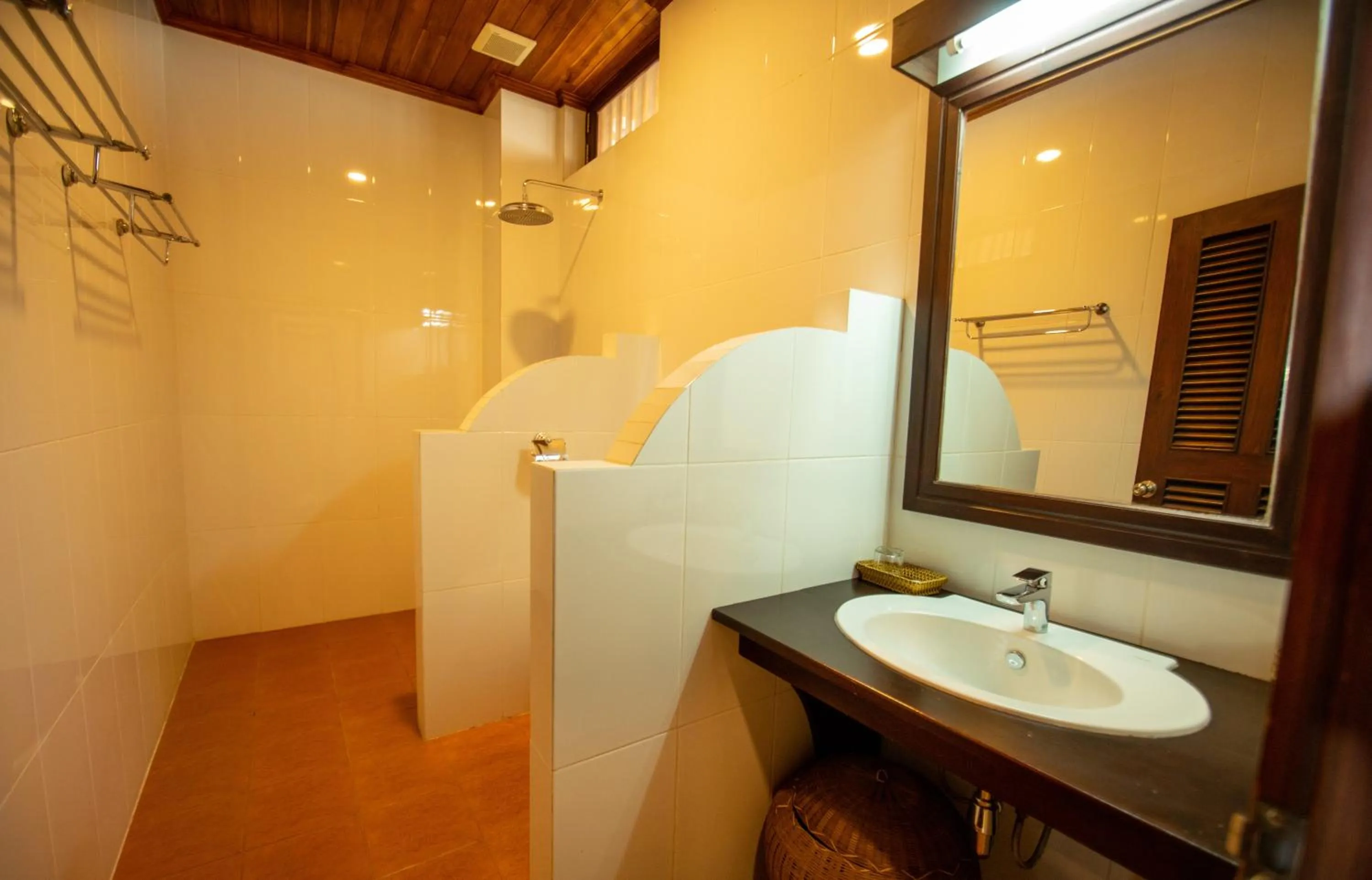Shower in Treasure Hotel Laos