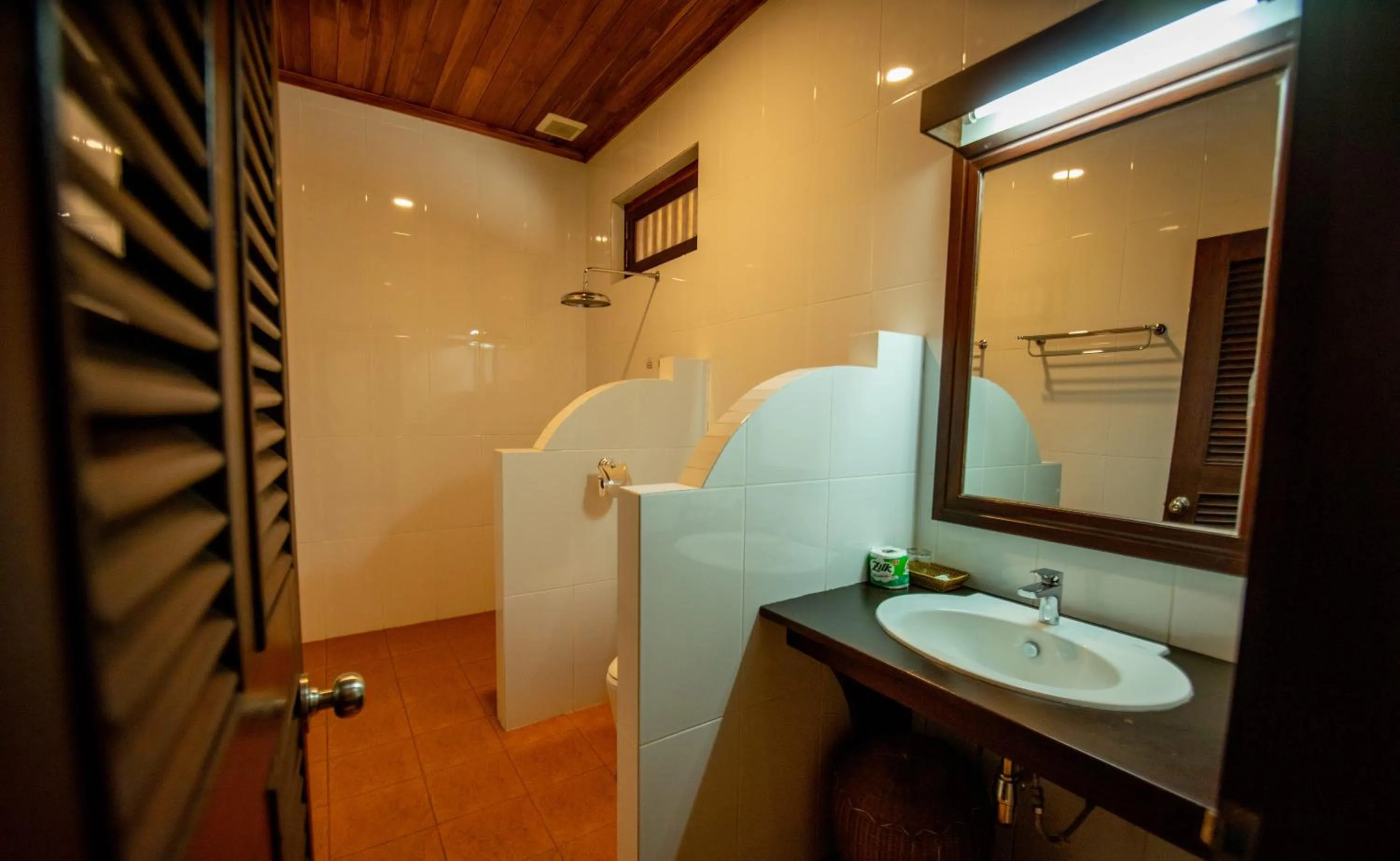 Bathroom in Treasure Hotel Laos