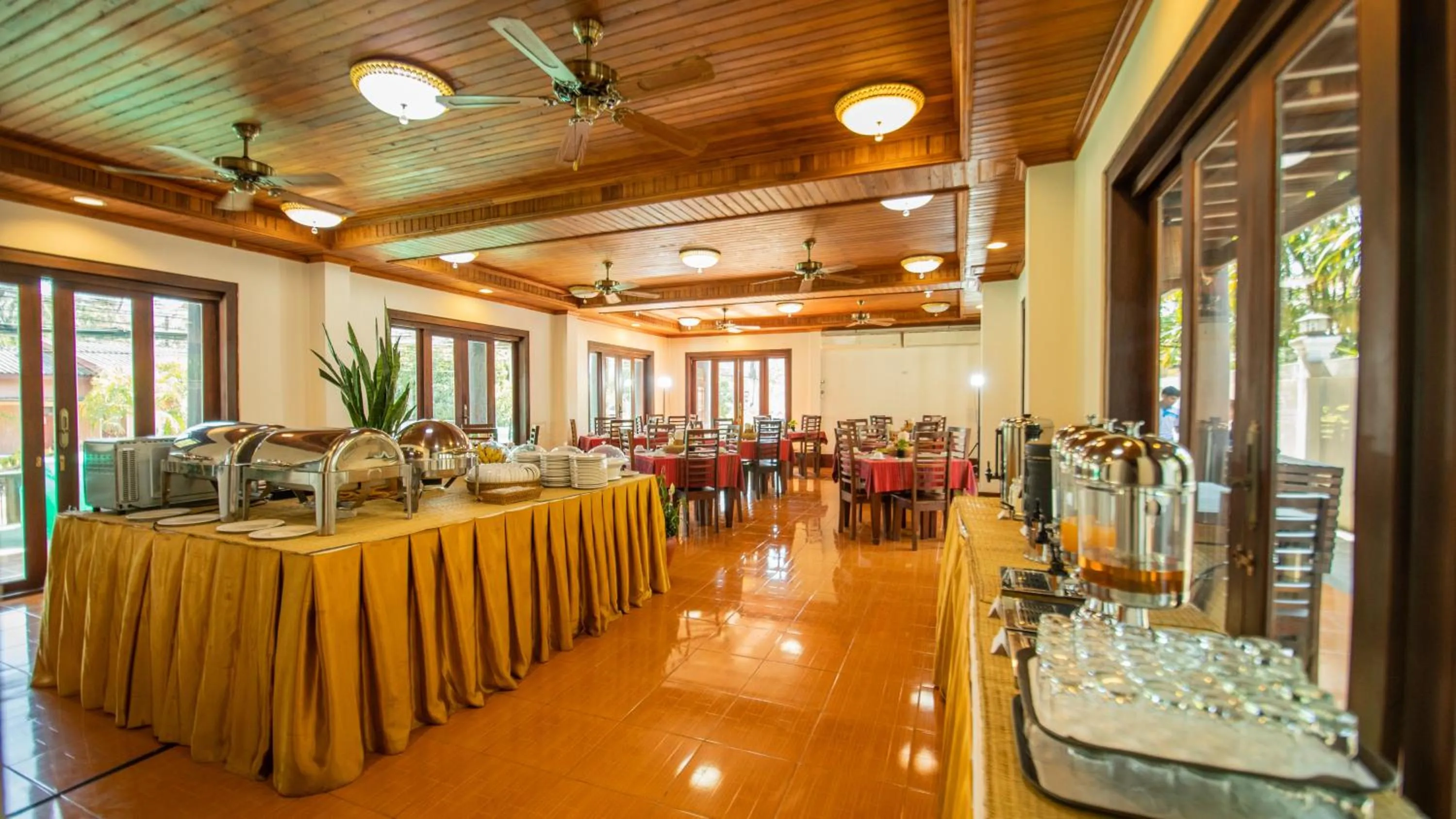 Restaurant/places to eat in Treasure Hotel Laos