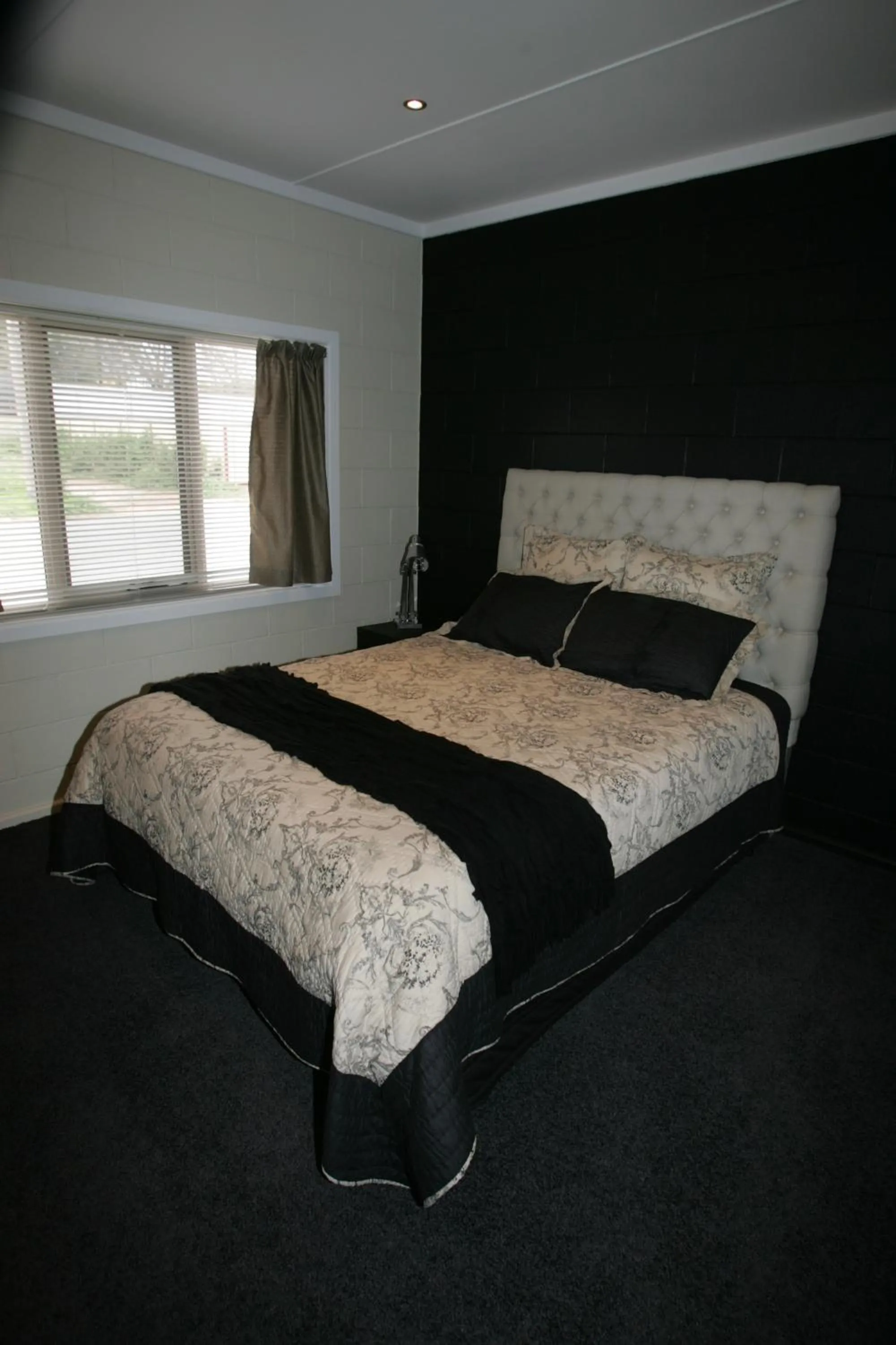 Bed in Kindred Lodge Apartments
