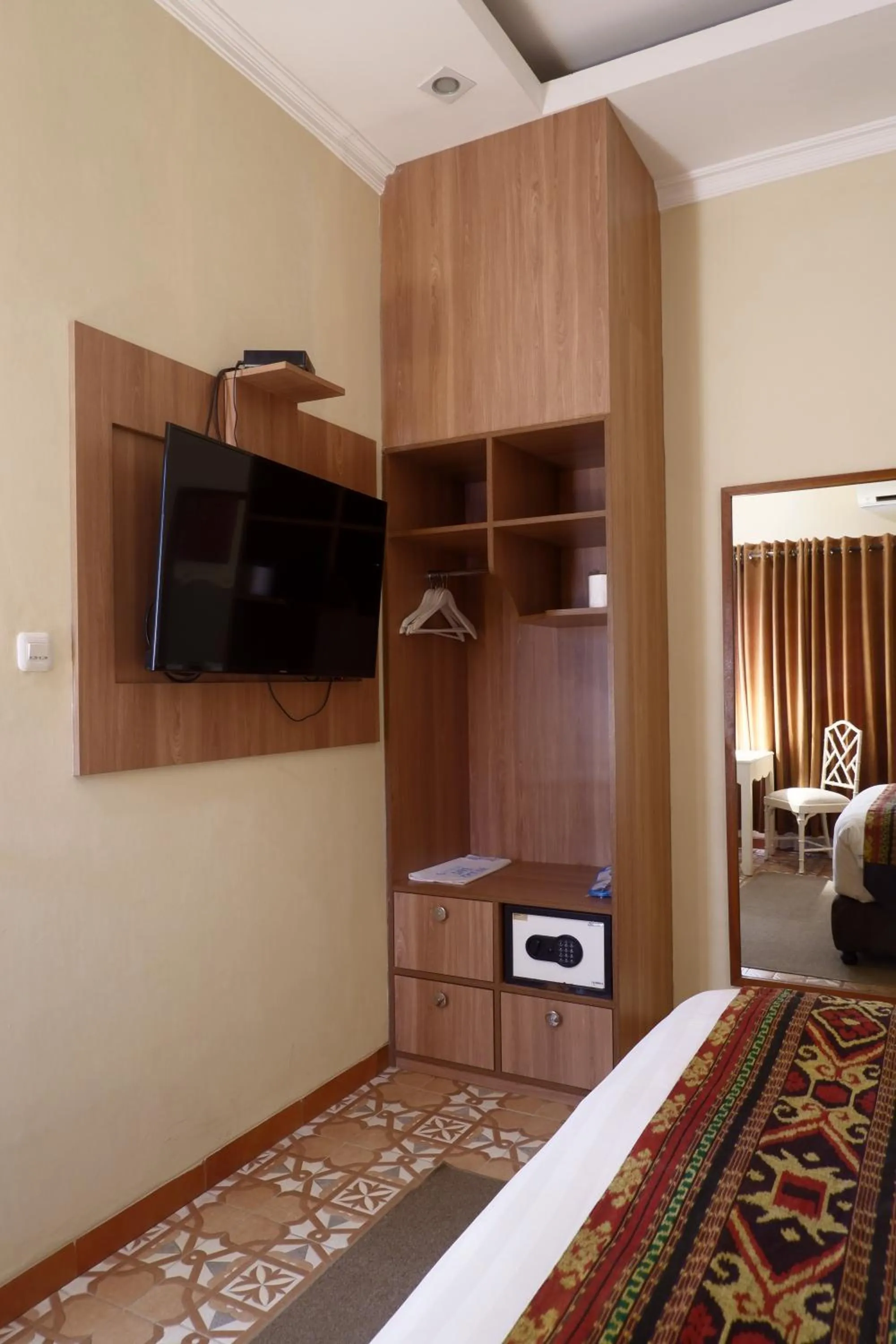 wardrobe, Bed in Ocean View Residence