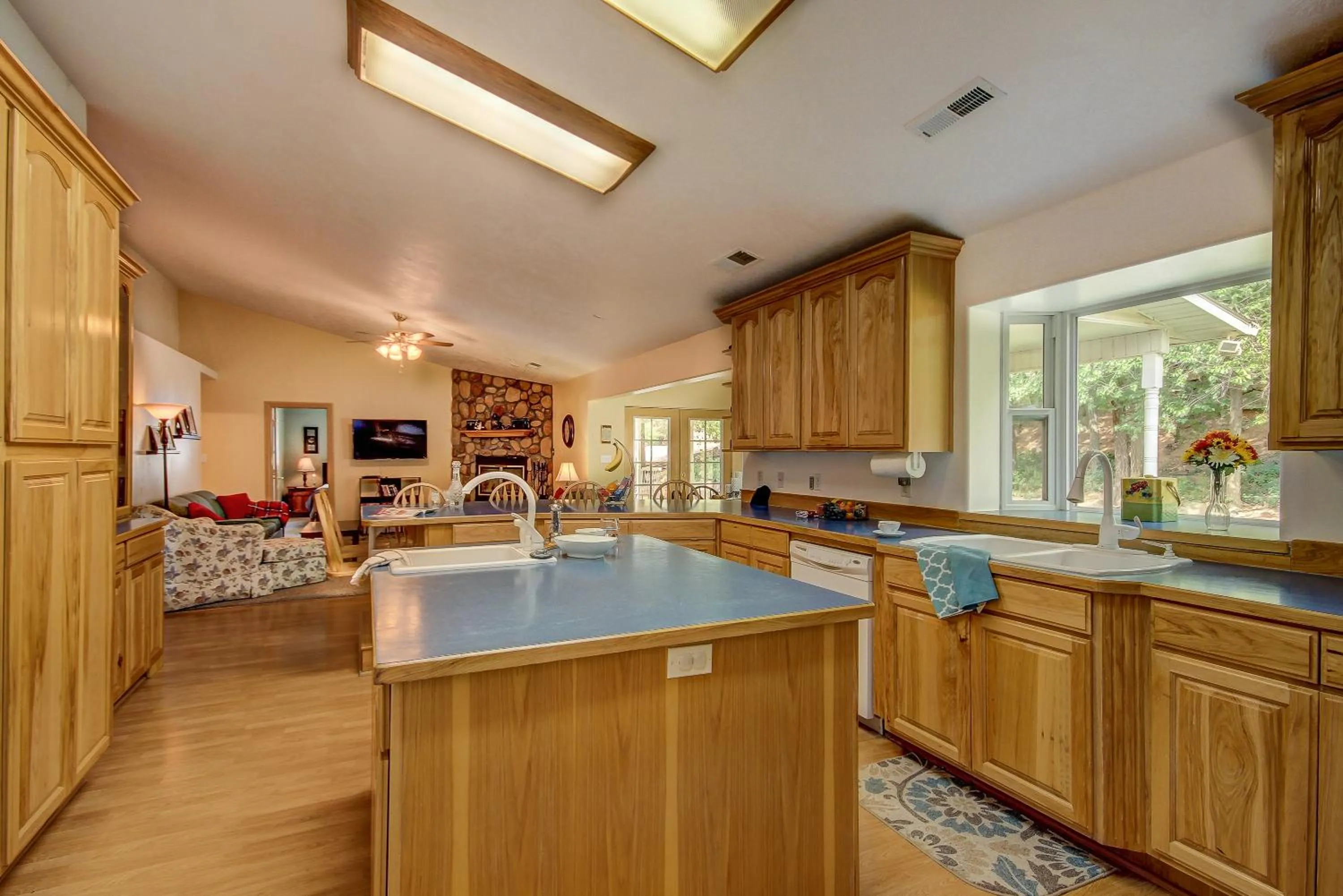 Pecan Point by KABINO Mountain Trail Access Foosball Table Private Yard Firepit WiFi Grill