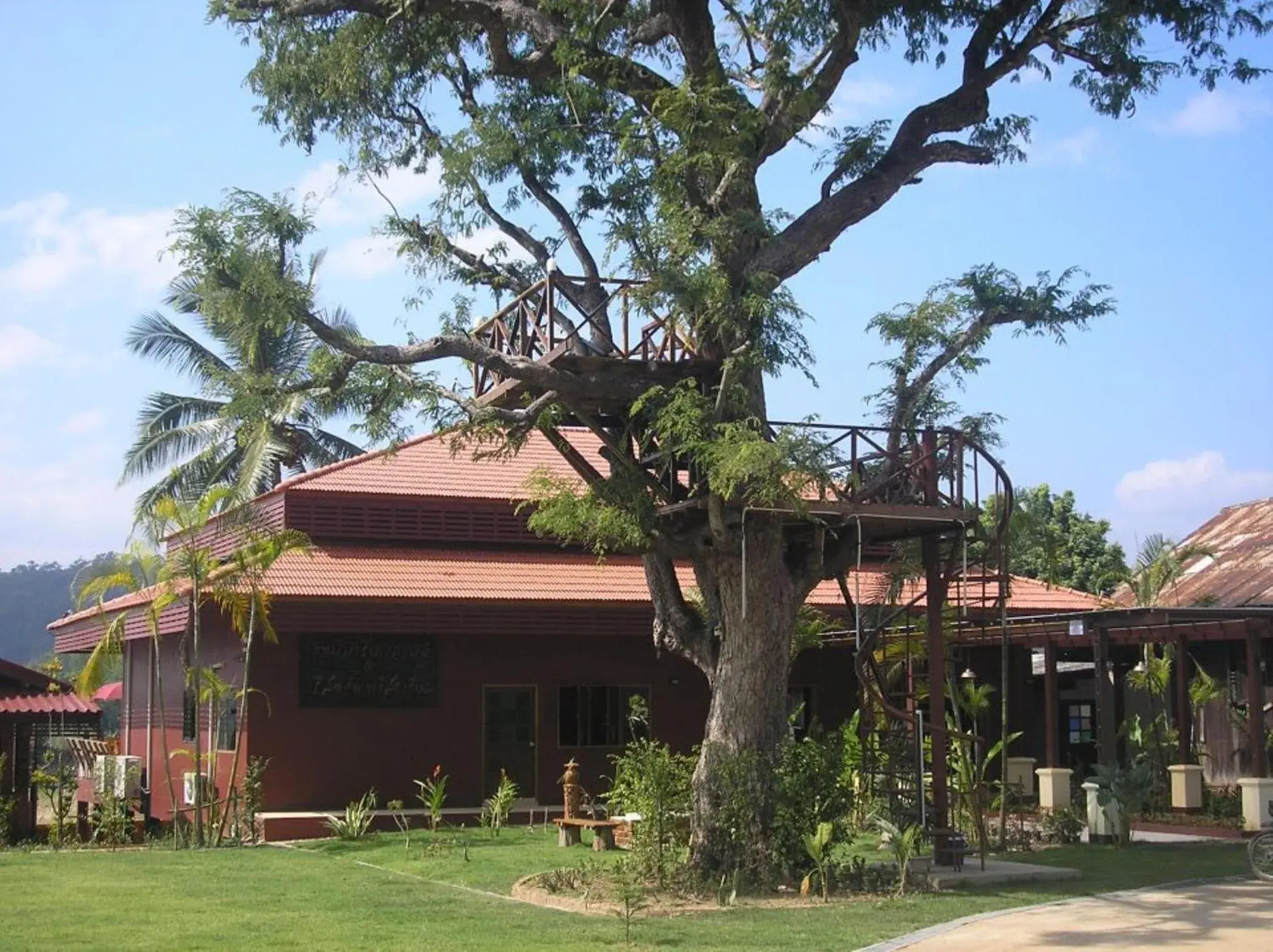 Property building in Tamarind Grand Resort Mae Sariang Property building in Tamarind Grand Resort Mae Sariang