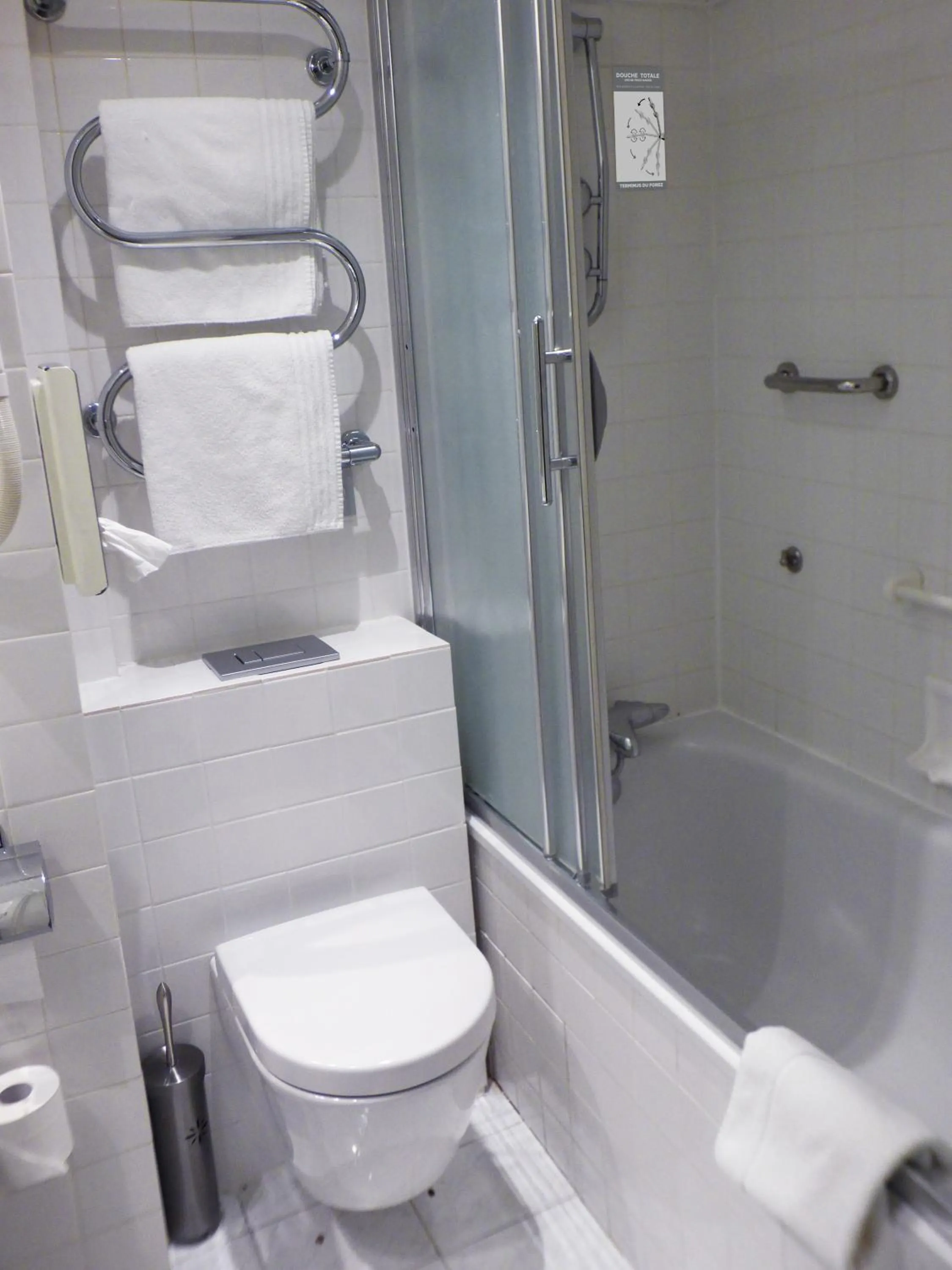 Bathroom in Terminus du Forez Saint-Etienne Centre Gare Chateaucreux