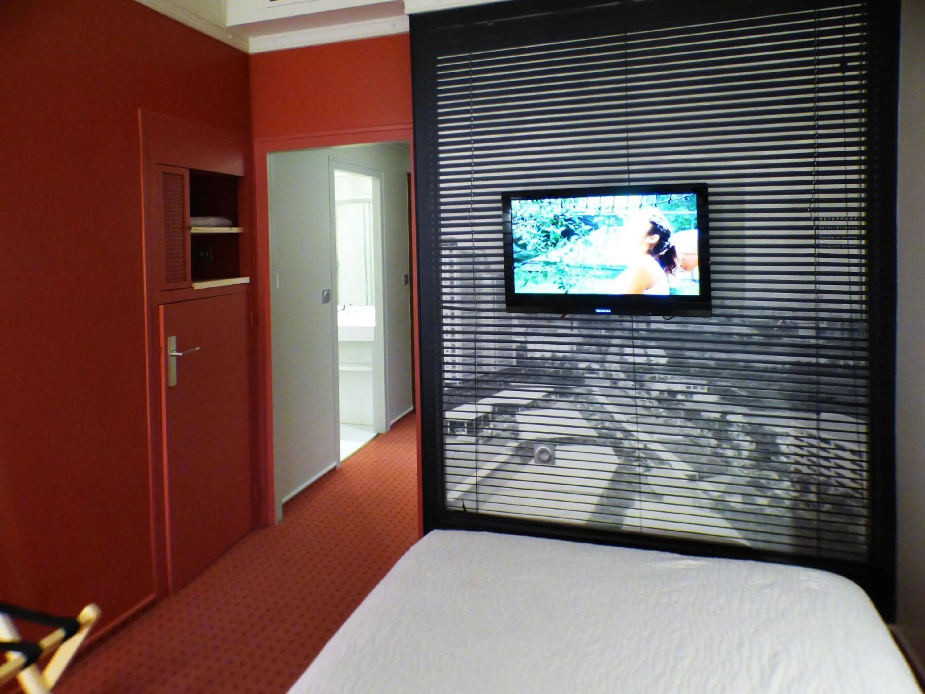 Photo of the whole room, Bed in Terminus du Forez Saint-Etienne Centre Gare Chateaucreux