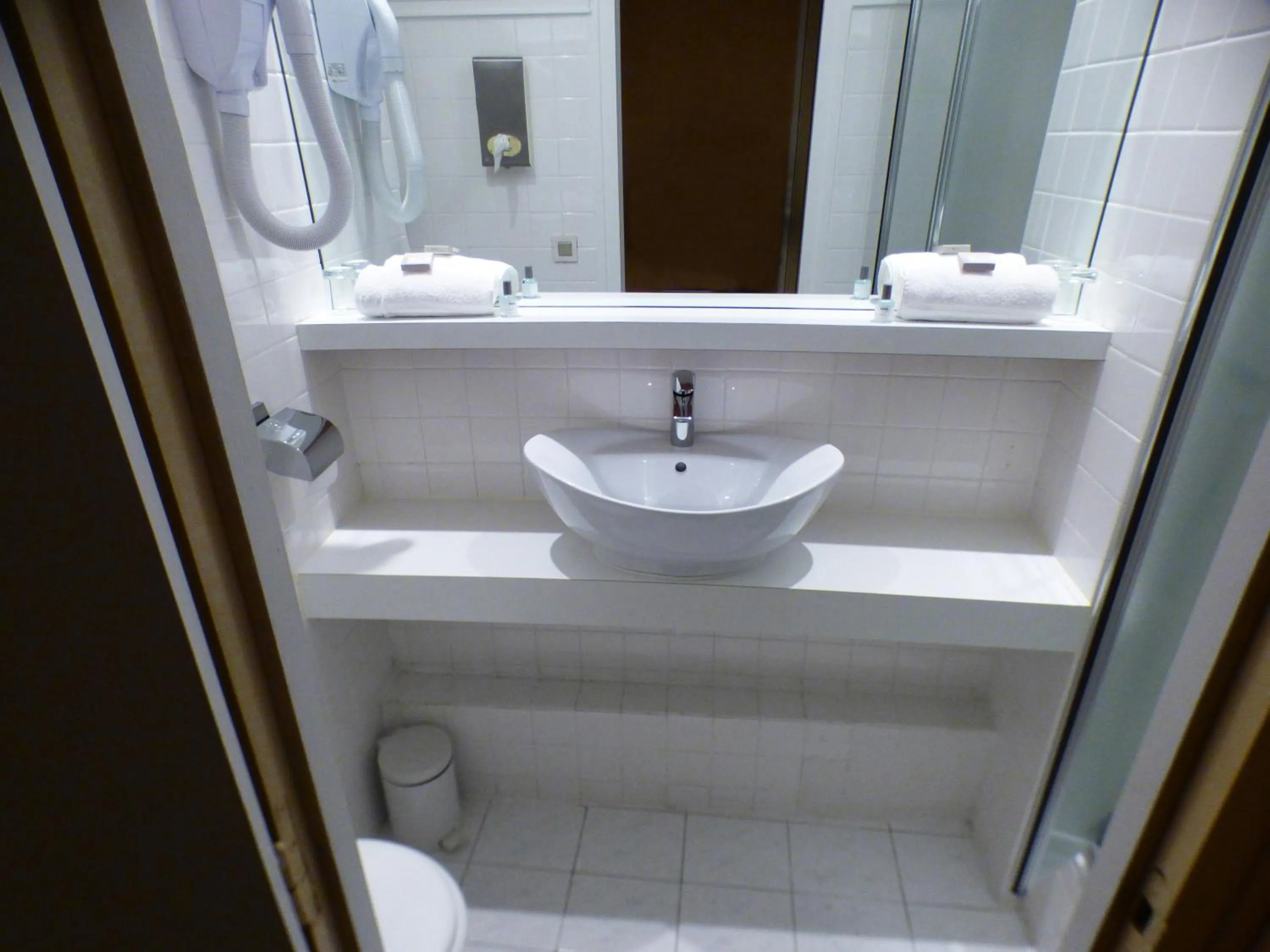 Bathroom in Terminus du Forez Saint-Etienne Centre Gare Chateaucreux