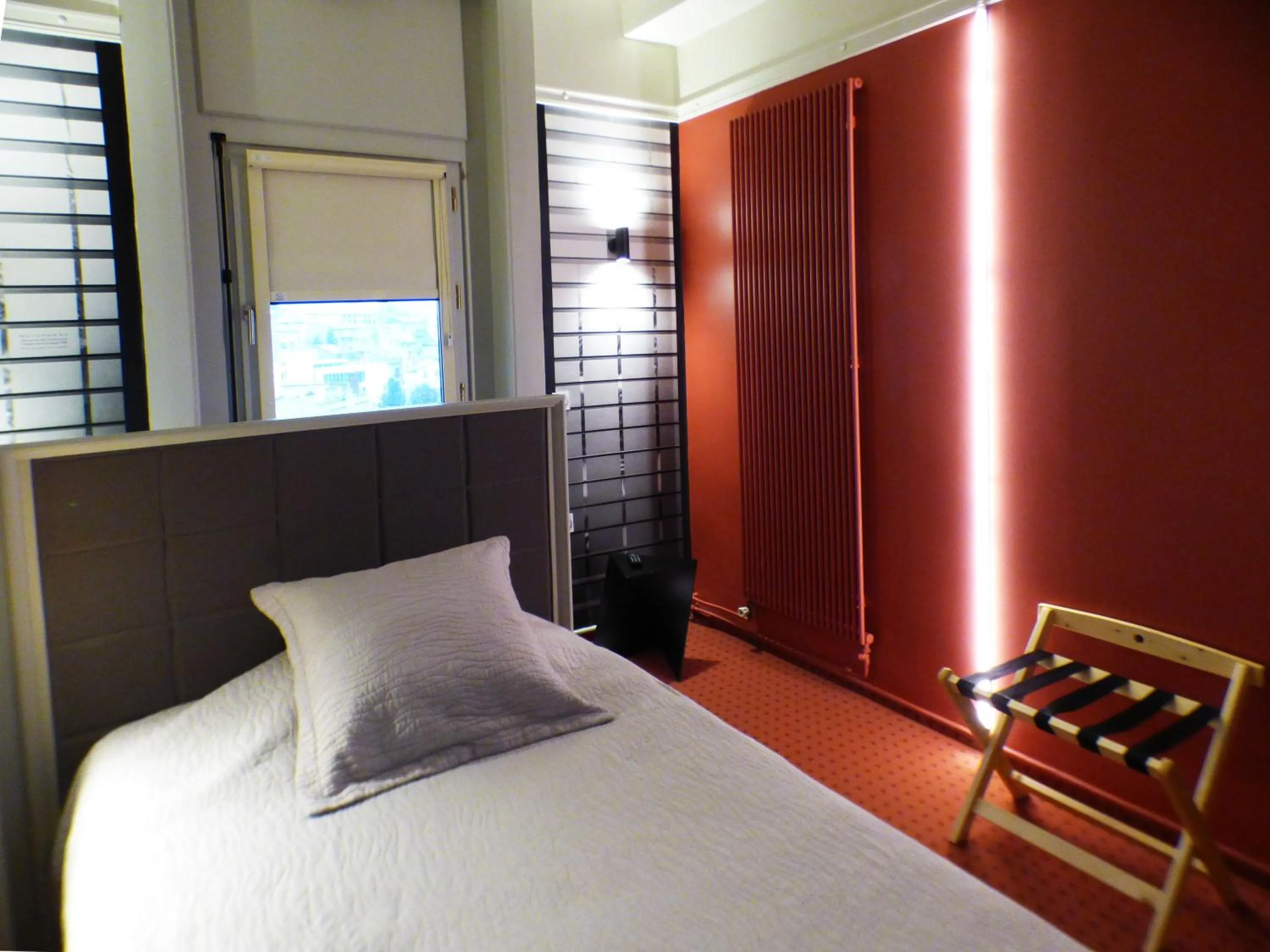 Photo of the whole room, Bed in Terminus du Forez Saint-Etienne Centre Gare Chateaucreux