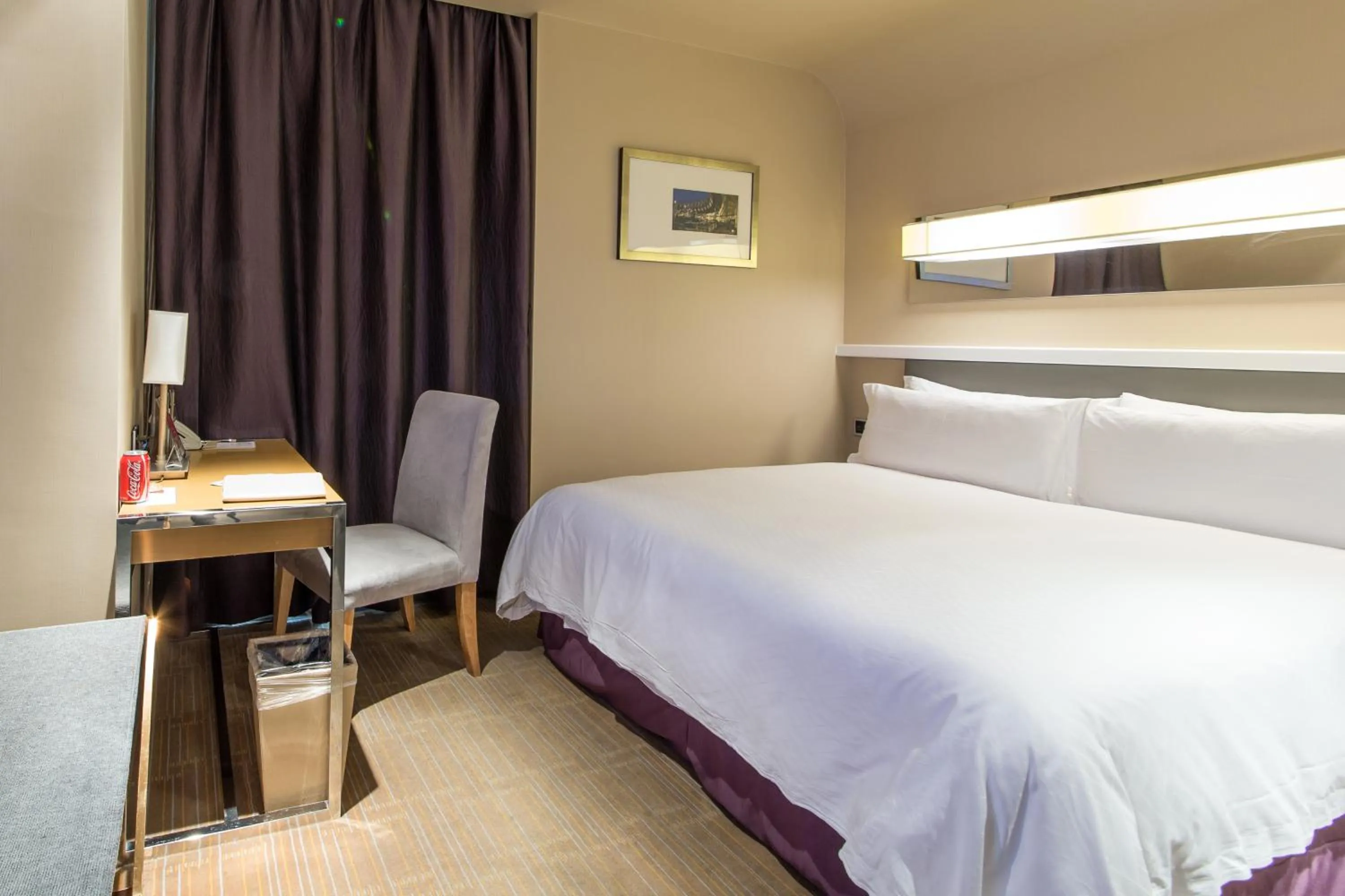 Bed in Air China Hongqiao Airport Hotel - Air China BoYue Hotel