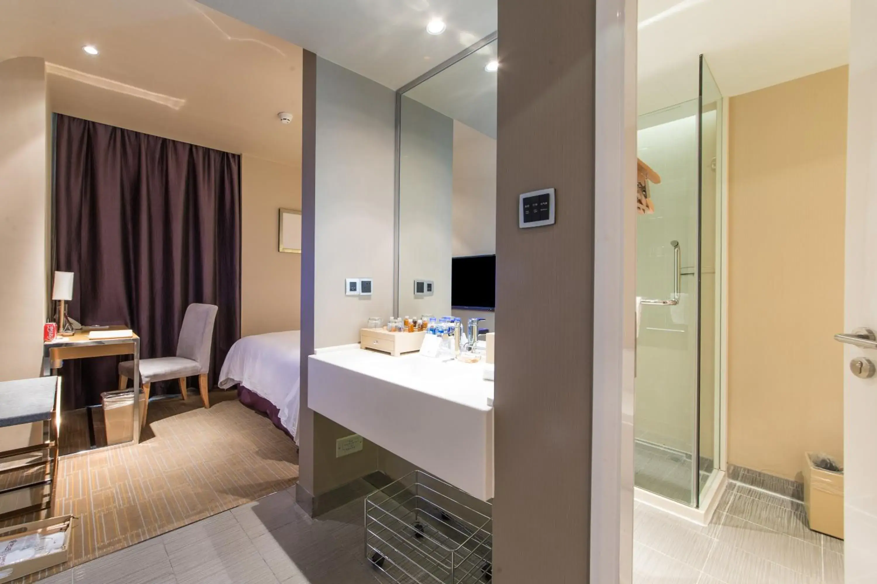 Flying Room - No window in Air China Hongqiao Airport Hotel - Air China BoYue Hotel Flying Room - No window in Air China Hongqiao Airport Hotel - Air China BoYue Hotel