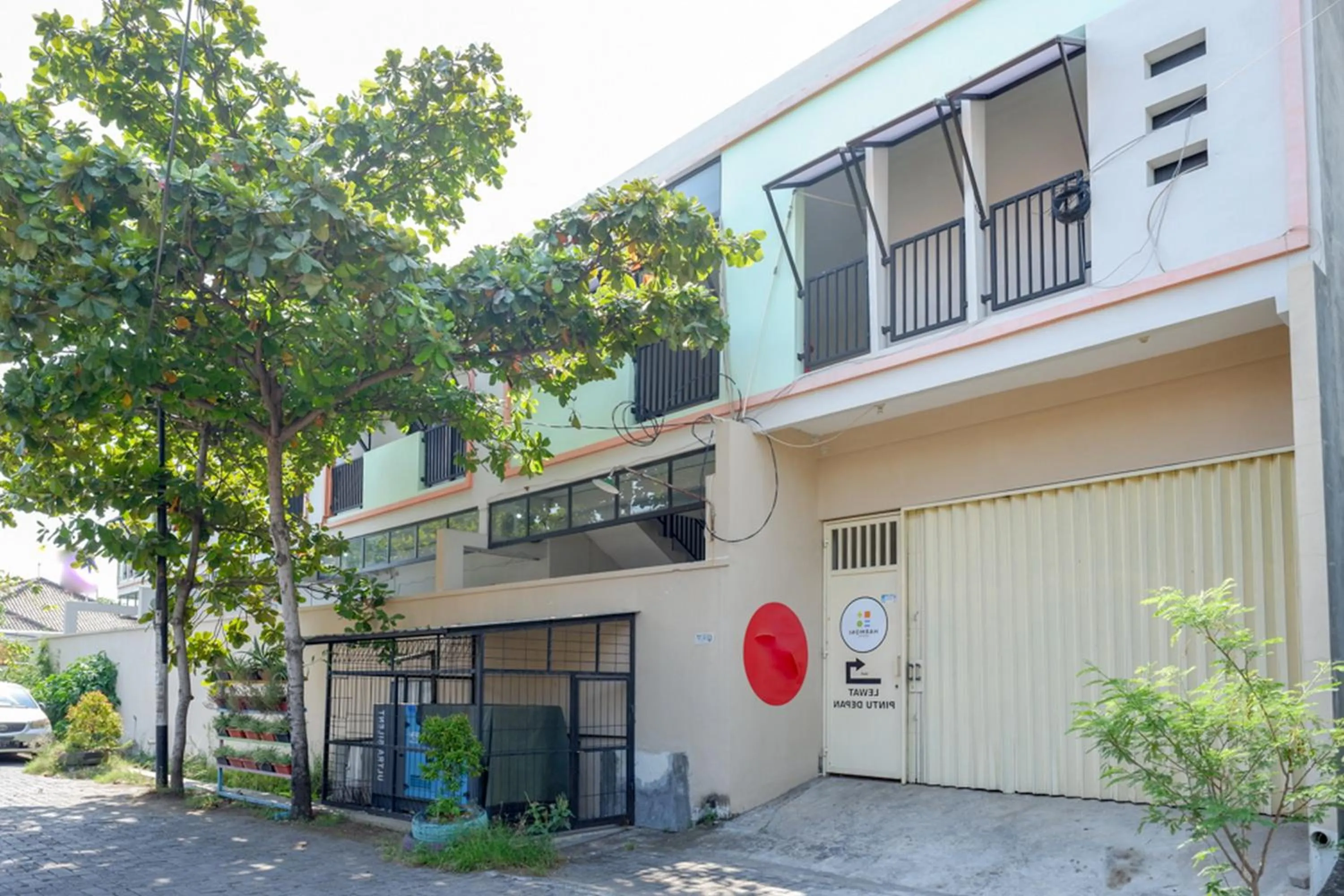 Property building in RedDoorz near Stasiun Tawang Semarang