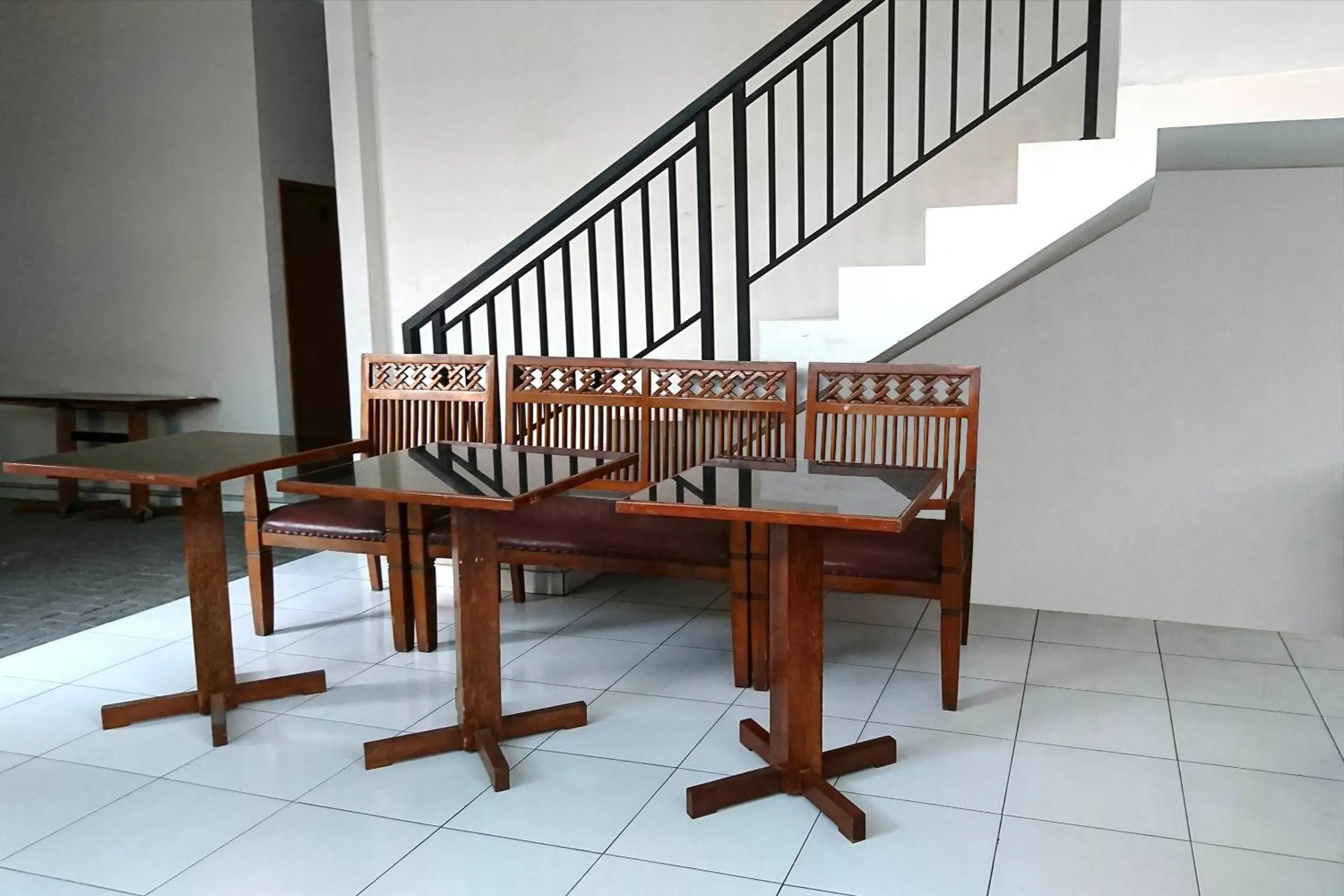 Lobby or reception in RedDoorz near Stasiun Tawang Semarang