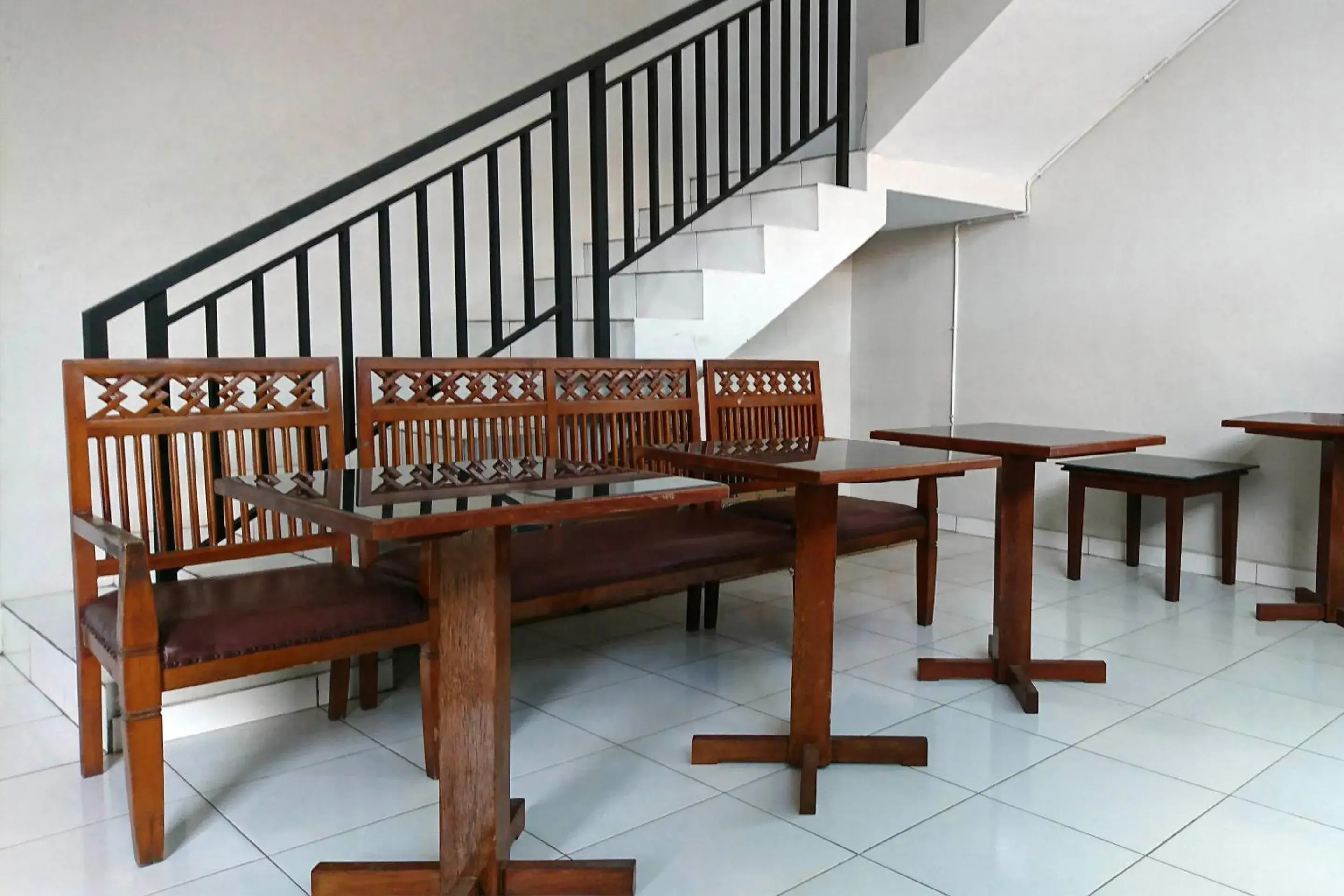 Lobby or reception in RedDoorz near Stasiun Tawang Semarang Lobby or reception in RedDoorz near Stasiun Tawang Semarang