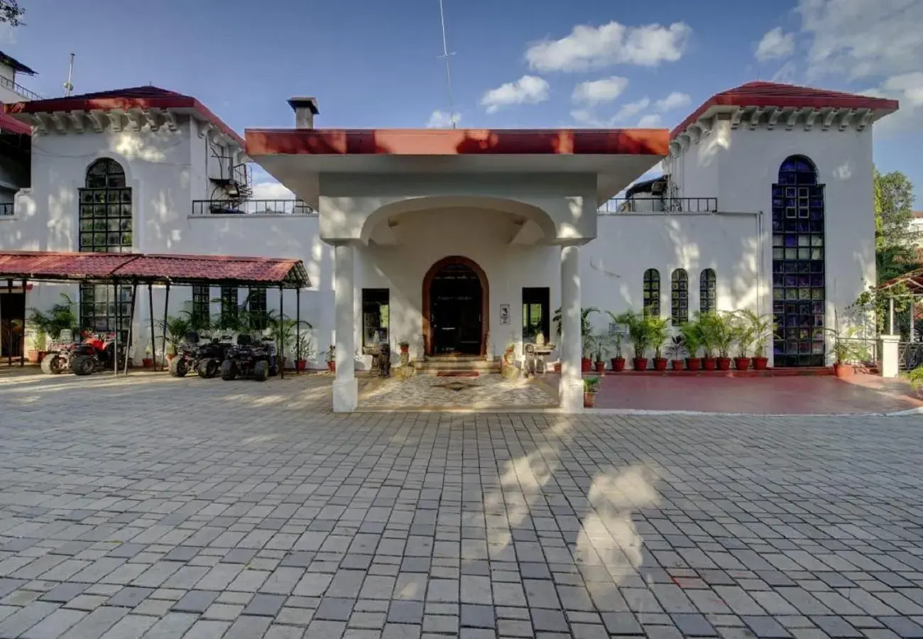 Property building in Khanvel Resort Property building in Khanvel Resort