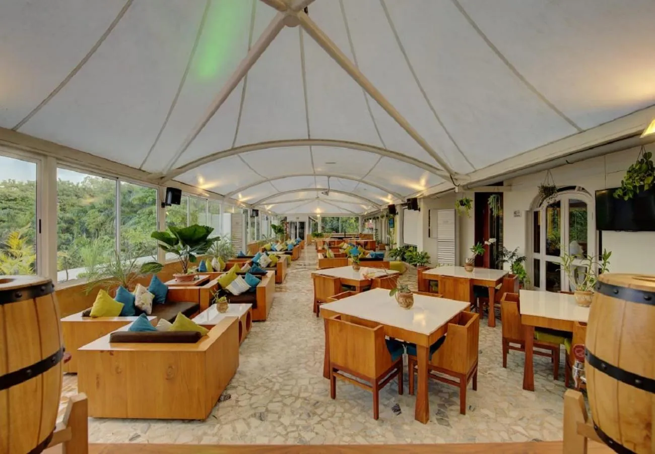 Restaurant/places to eat in Khanvel Resort