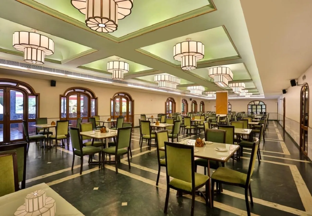 Restaurant/places to eat in Khanvel Resort