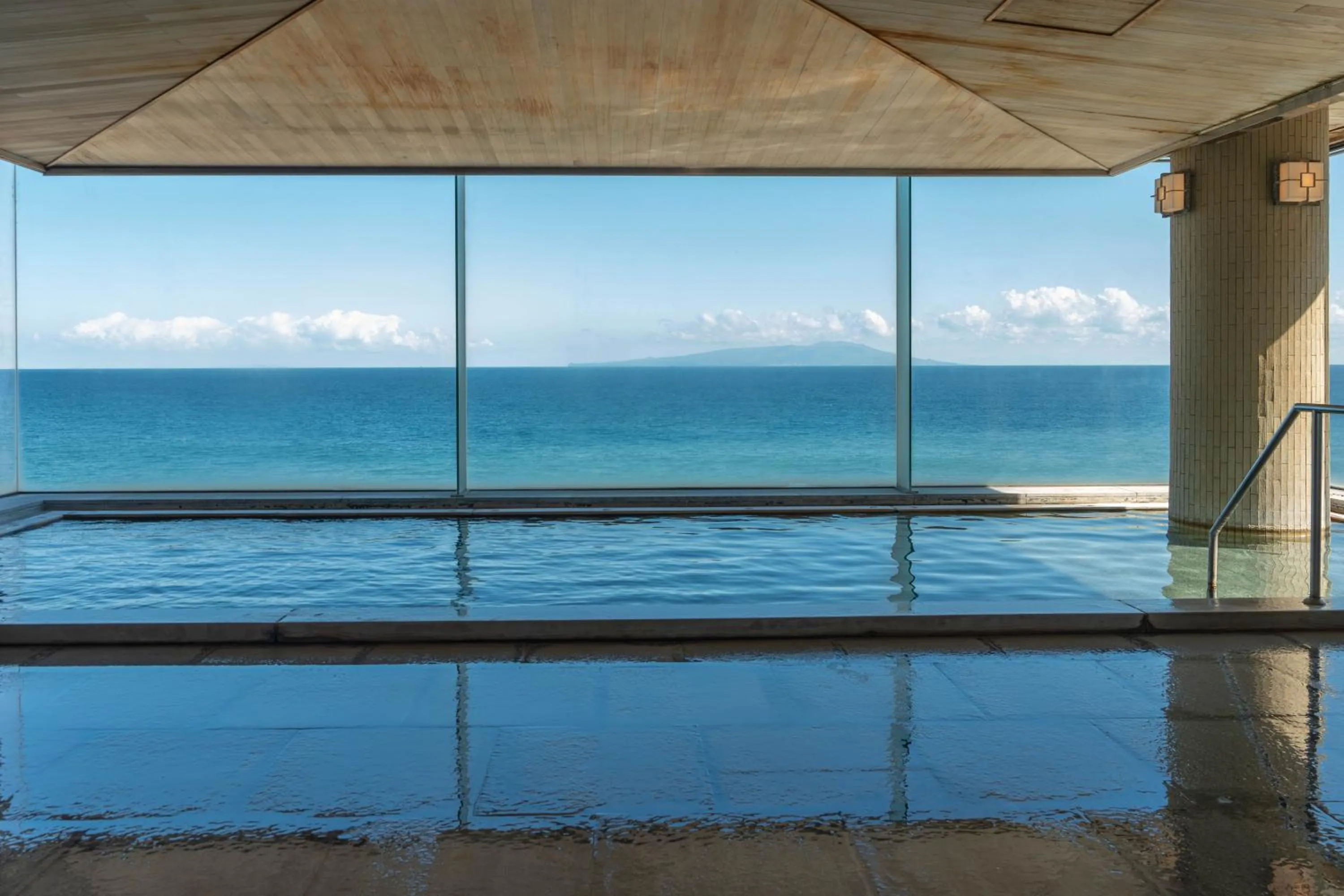 Hot Spring Bath in Atagawakan