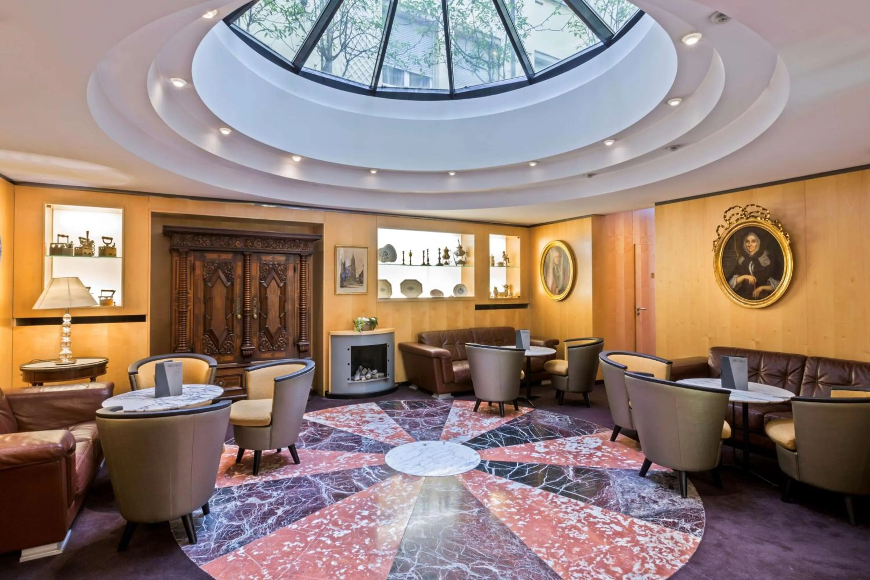 Lounge or bar in Best Western Plus Monopole Métropole