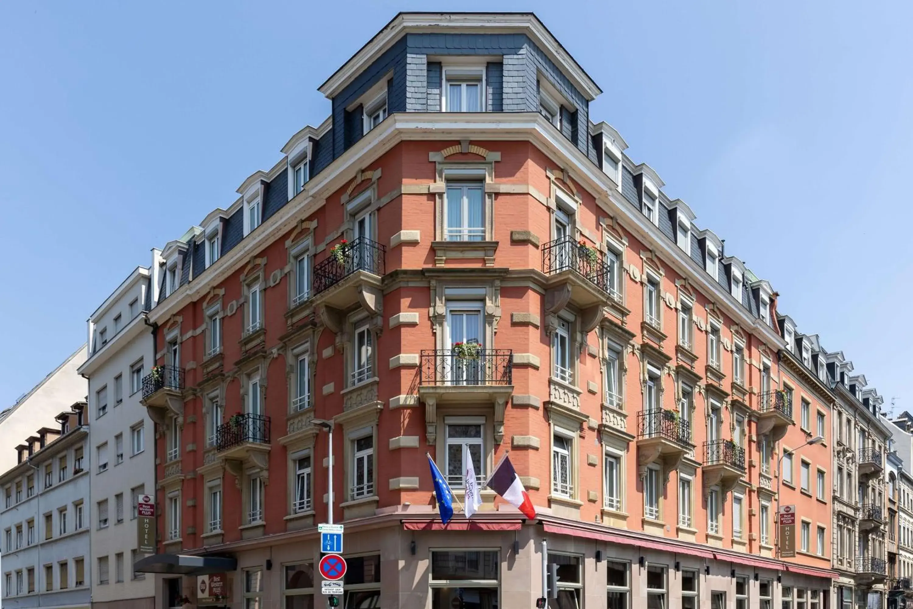 Property building in Best Western Plus Monopole Métropole Property building in Best Western Plus Monopole Métropole