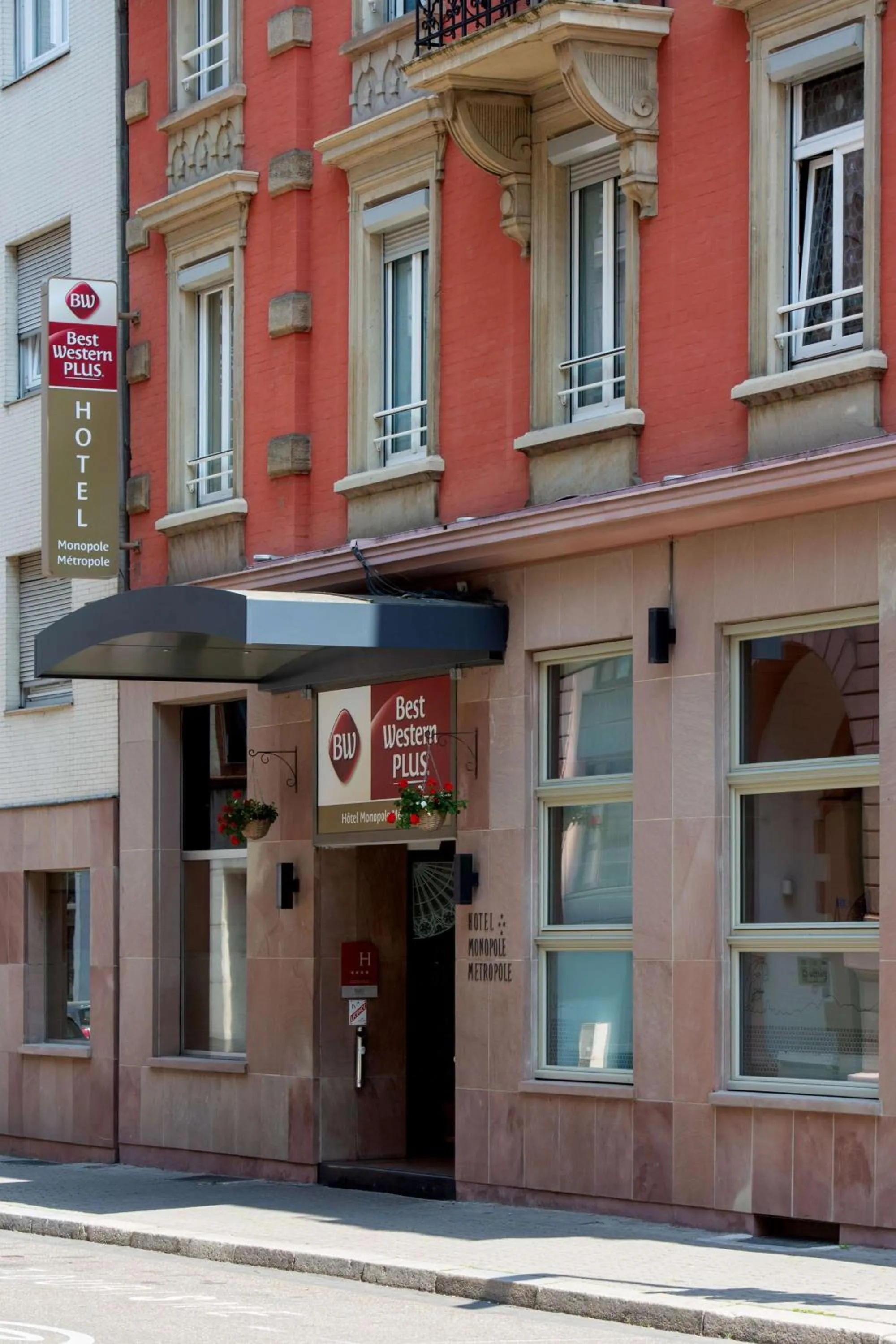 Property building in Best Western Plus Monopole Métropole