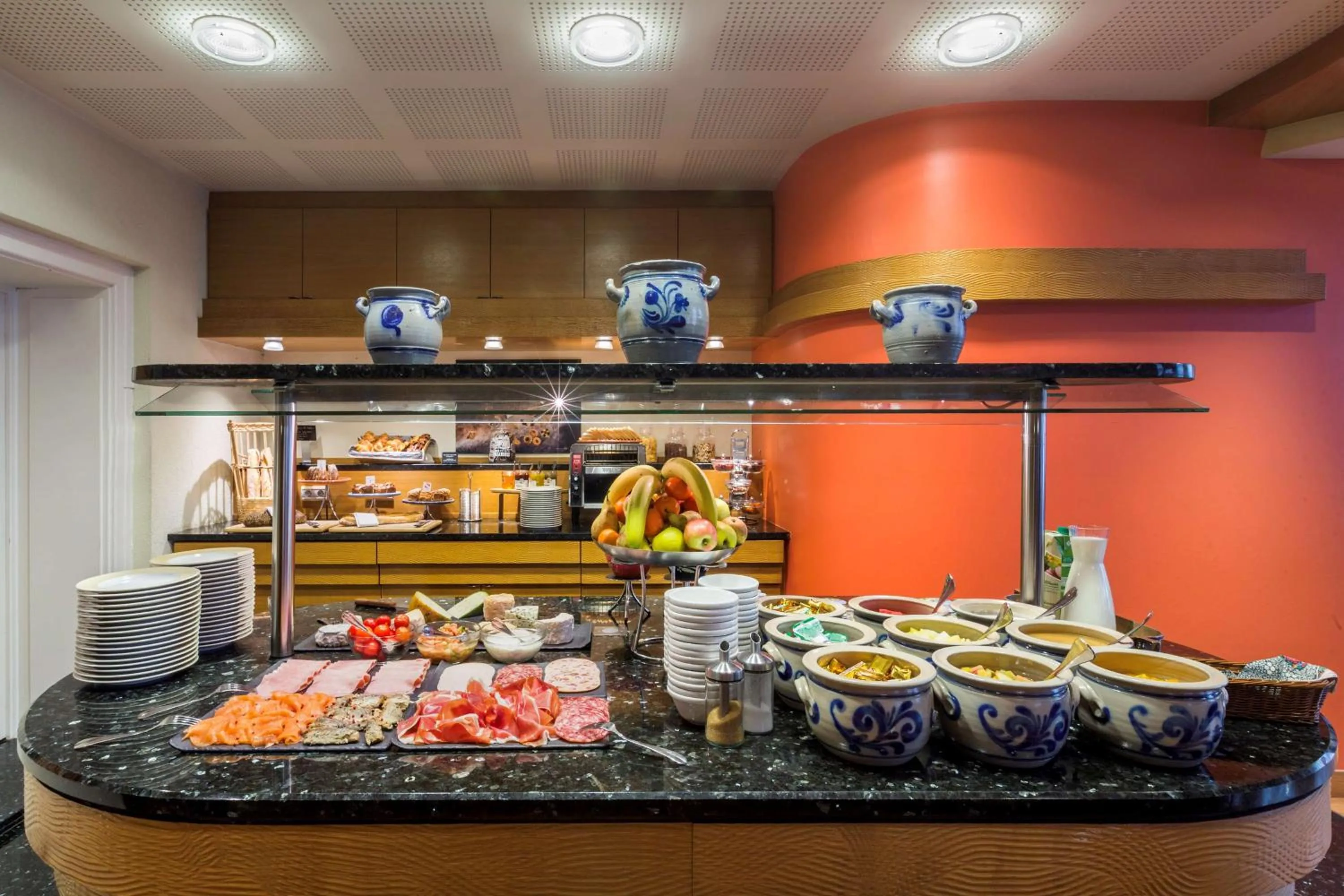 Restaurant/places to eat in Best Western Plus Monopole Métropole