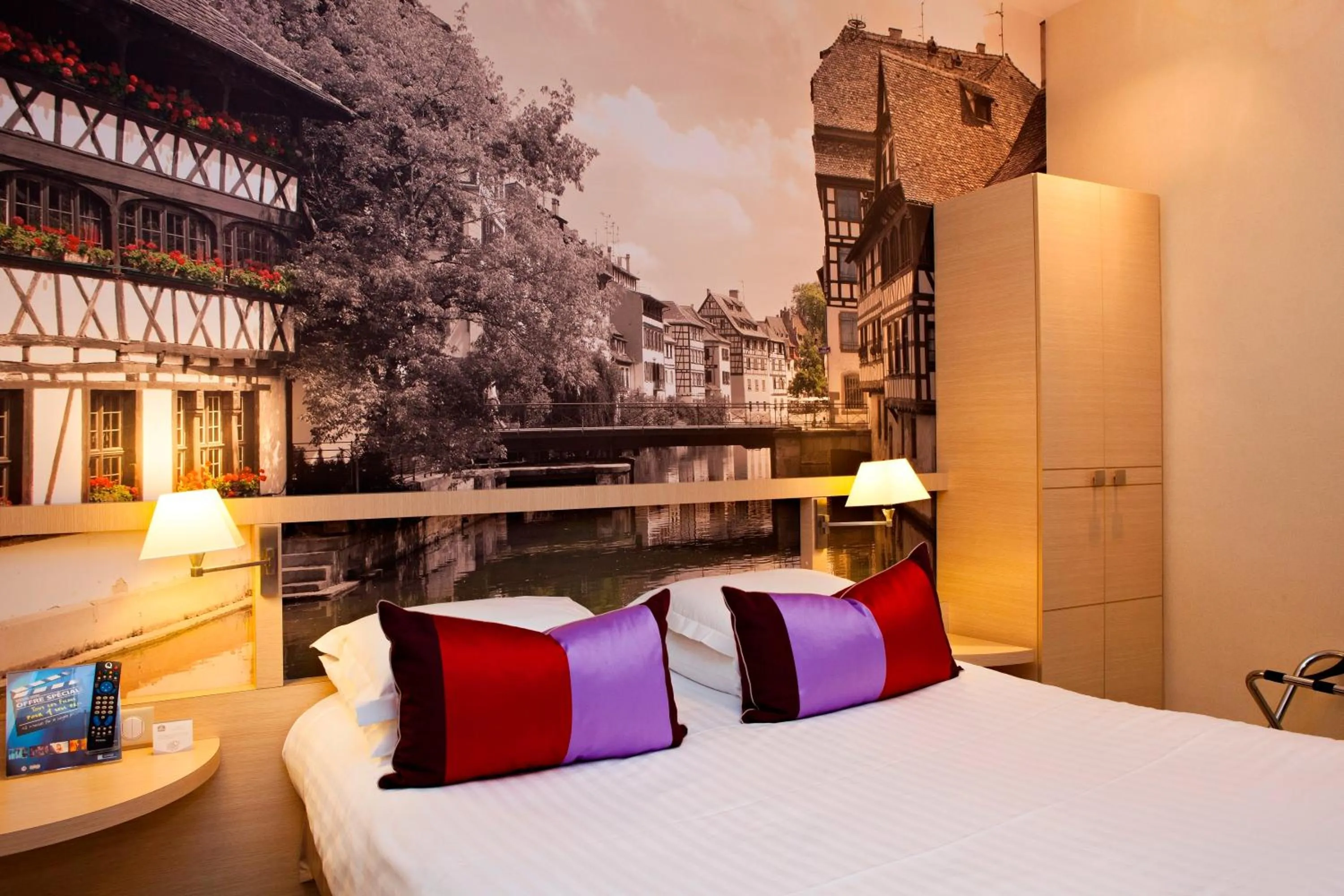 Photo of the whole room, Bed in Best Western Plus Monopole Métropole