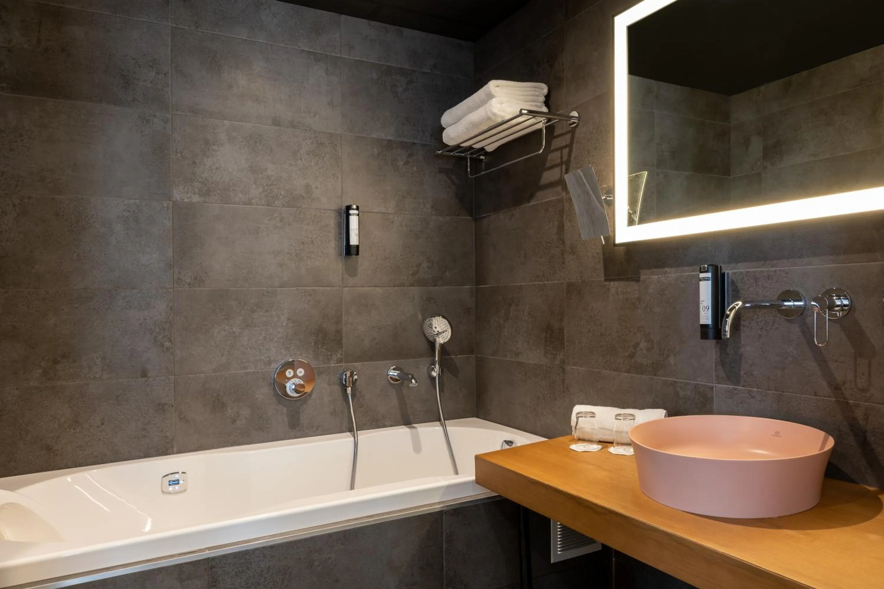 Bathroom in Best Western Plus Monopole Métropole