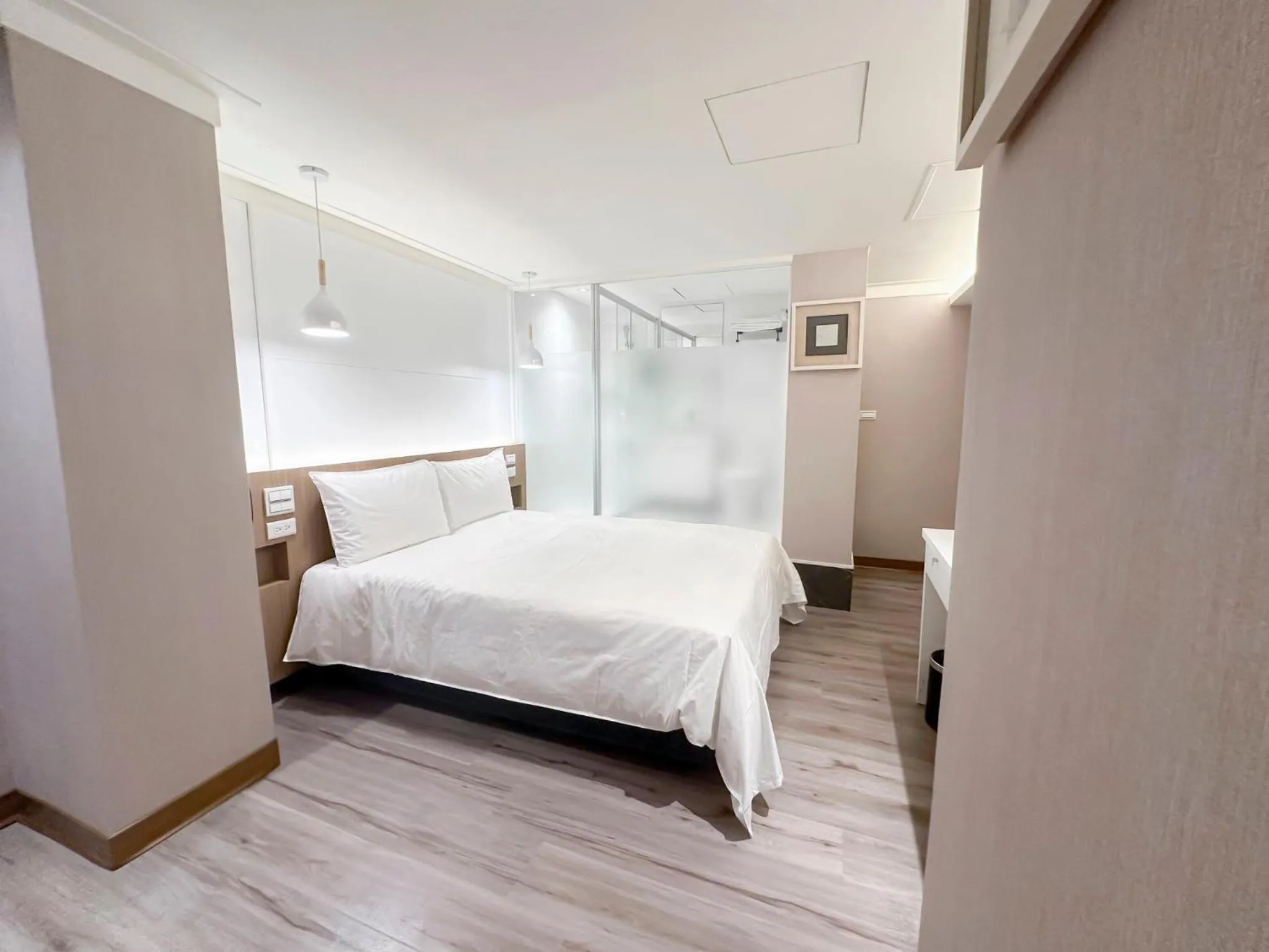 Photo of the whole room, Bed in Red Residence Hotel