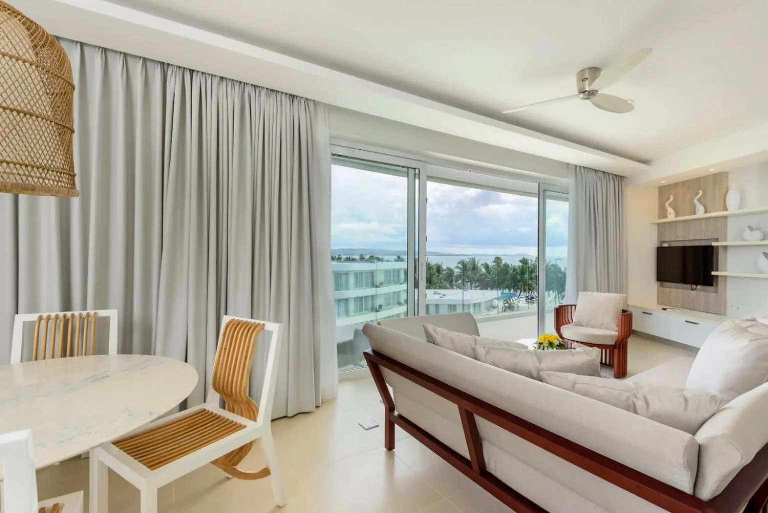 Living room, Bed in Aqua Boracay