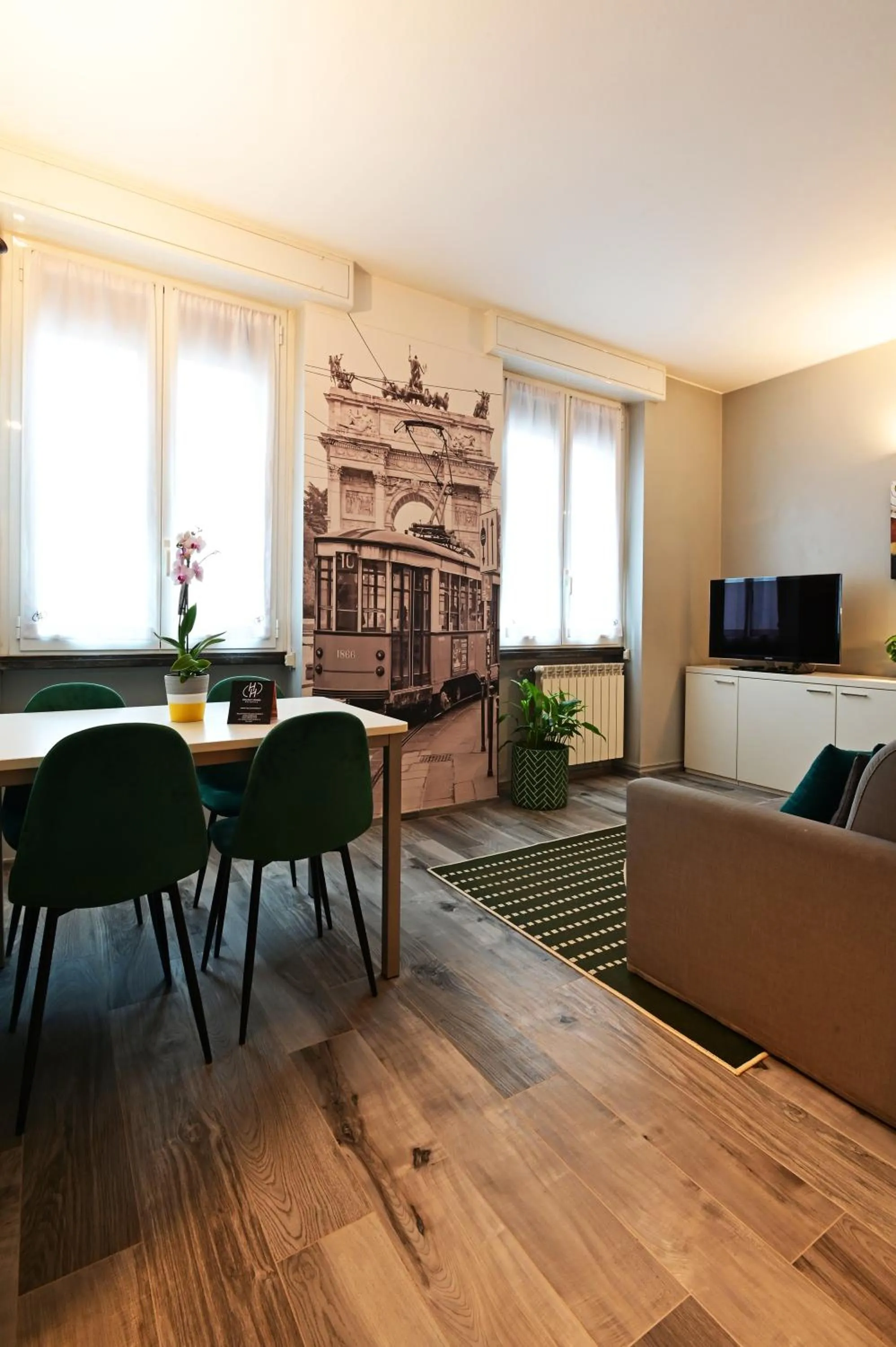 TV and multimedia in Holiday Homes Aparthotel Milano