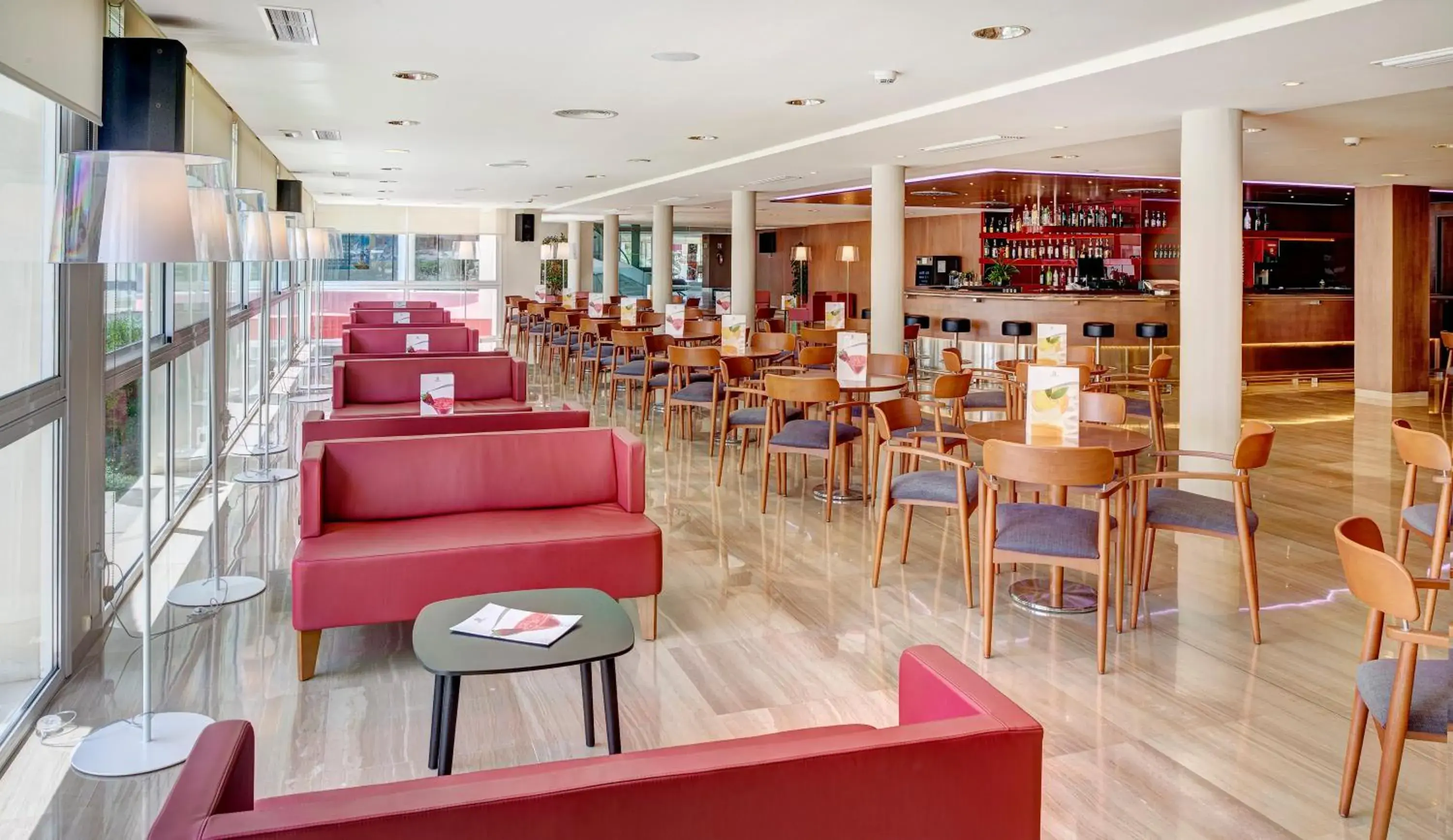 Lounge or bar in Hipotels Coma Gran Lounge or bar in Hipotels Coma Gran