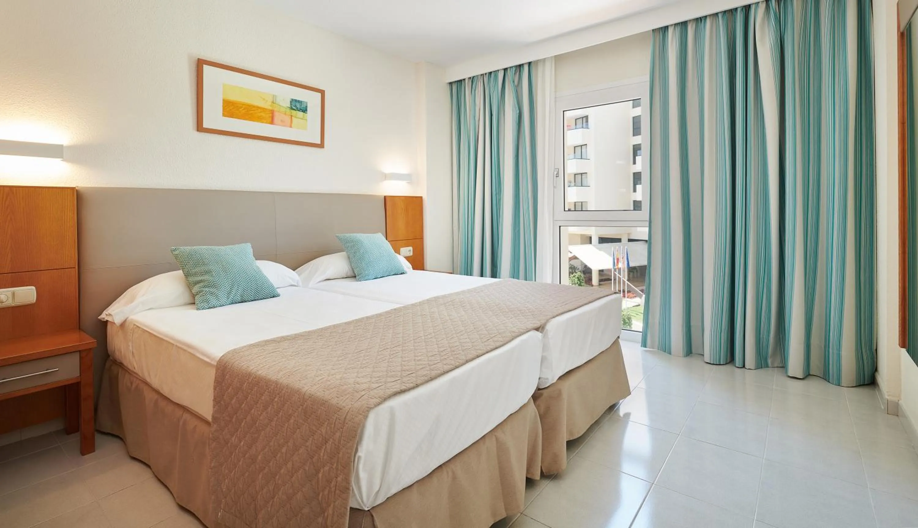 Bed in Hipotels Coma Gran