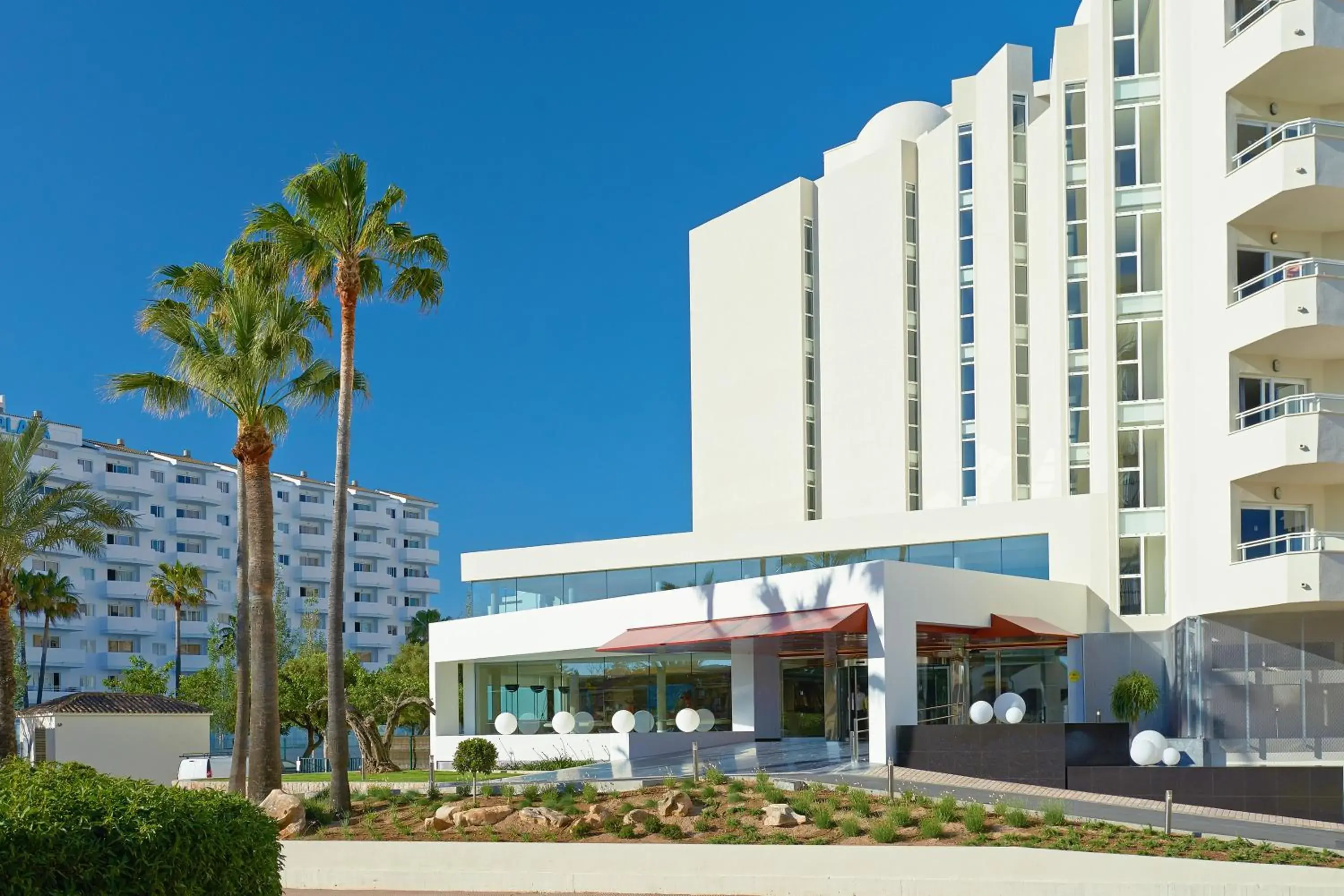 Property building in Hipotels Coma Gran Property building in Hipotels Coma Gran