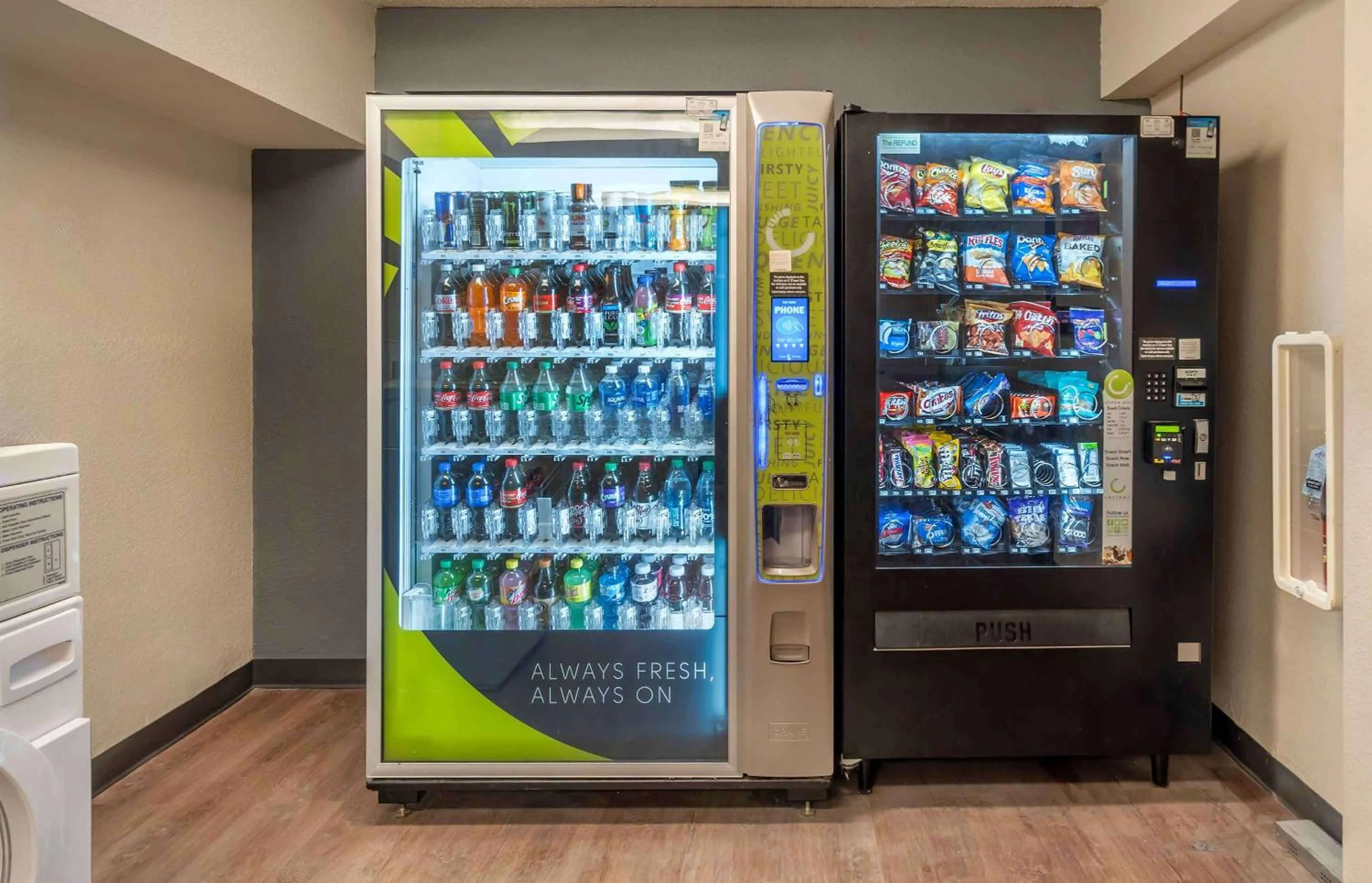 Property building in Extended Stay America Select Suites - Chicago - Westmont - Oak Brook