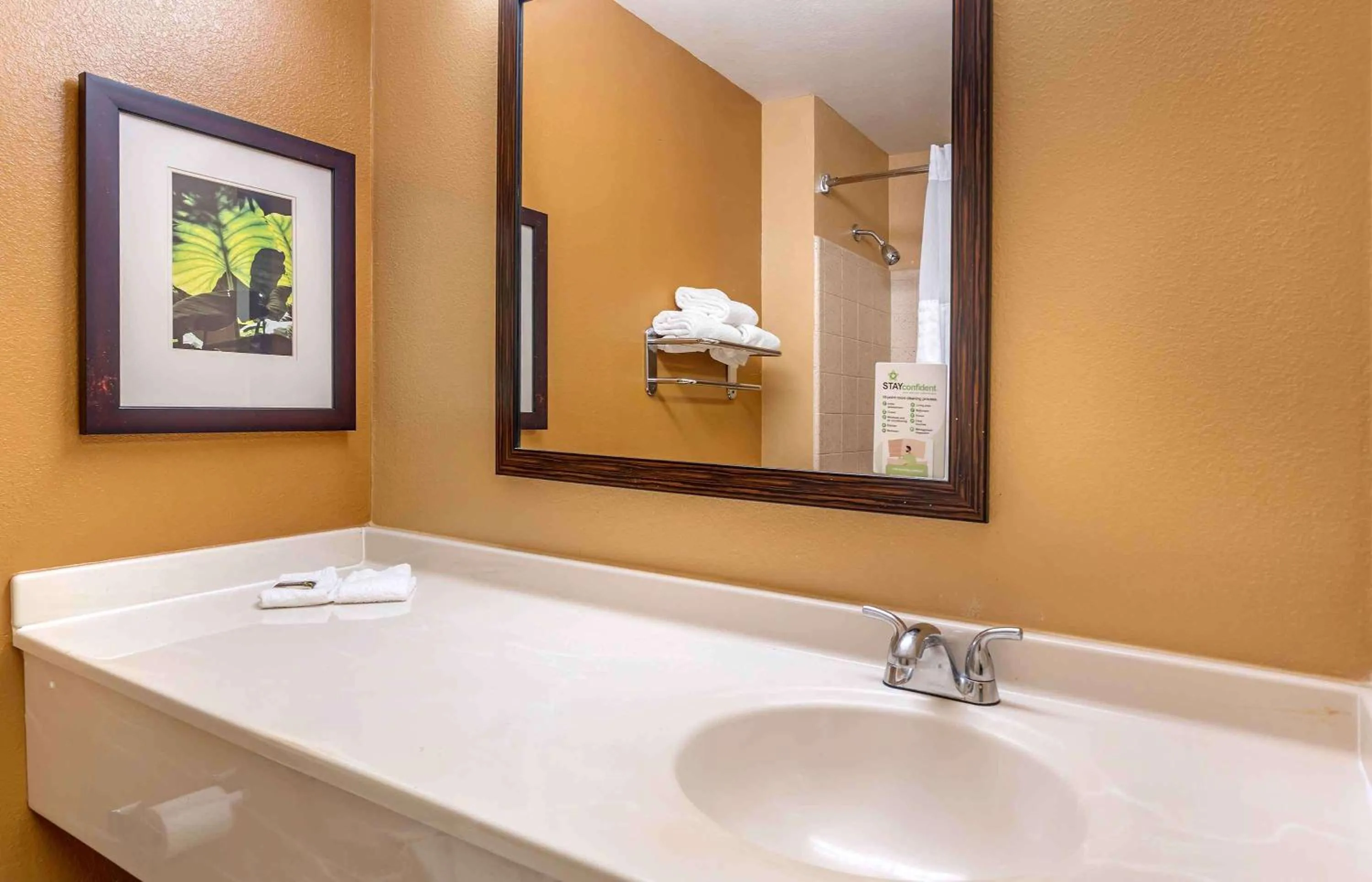 Bathroom in Extended Stay America Select Suites - Chicago - Westmont - Oak Brook