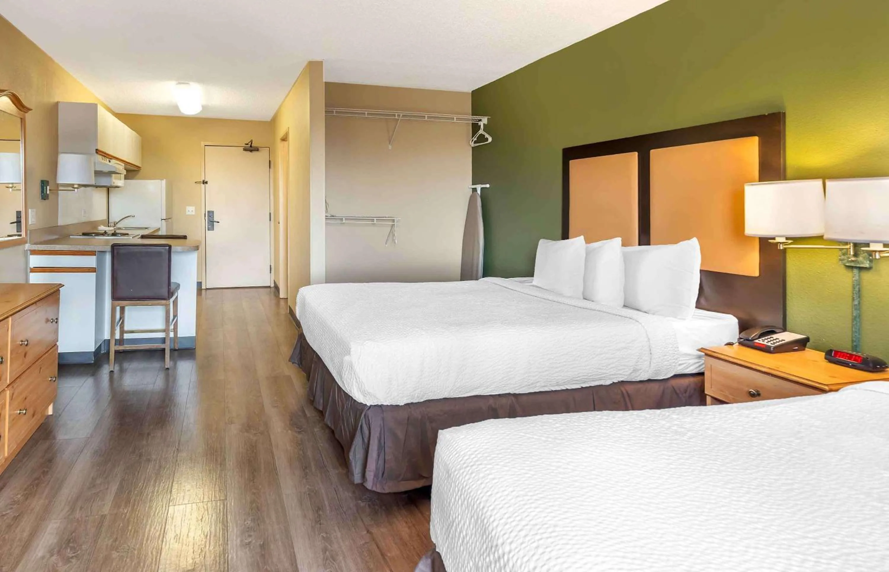 Bedroom, Bed in Extended Stay America Select Suites - Chicago - Westmont - Oak Brook