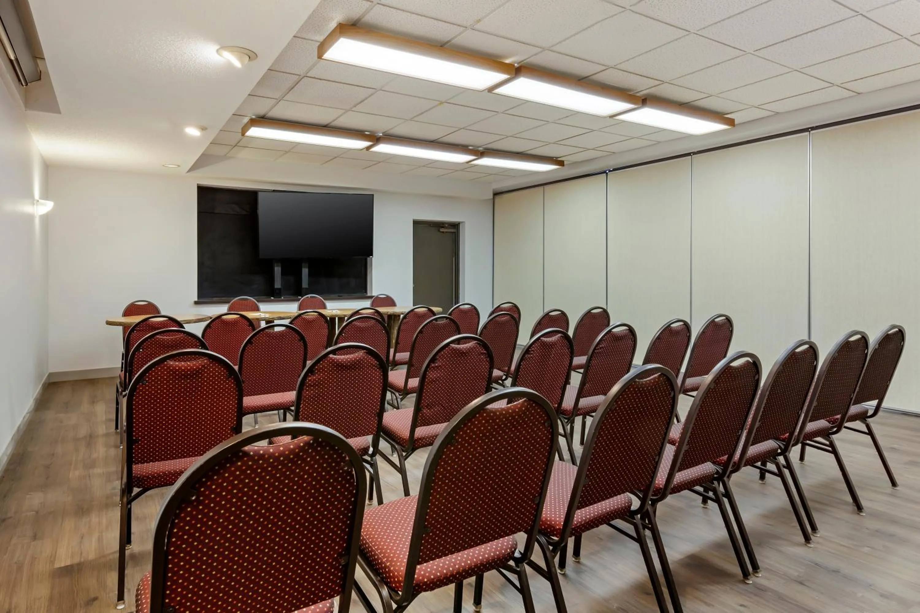 Polynesian Hotel & Suites