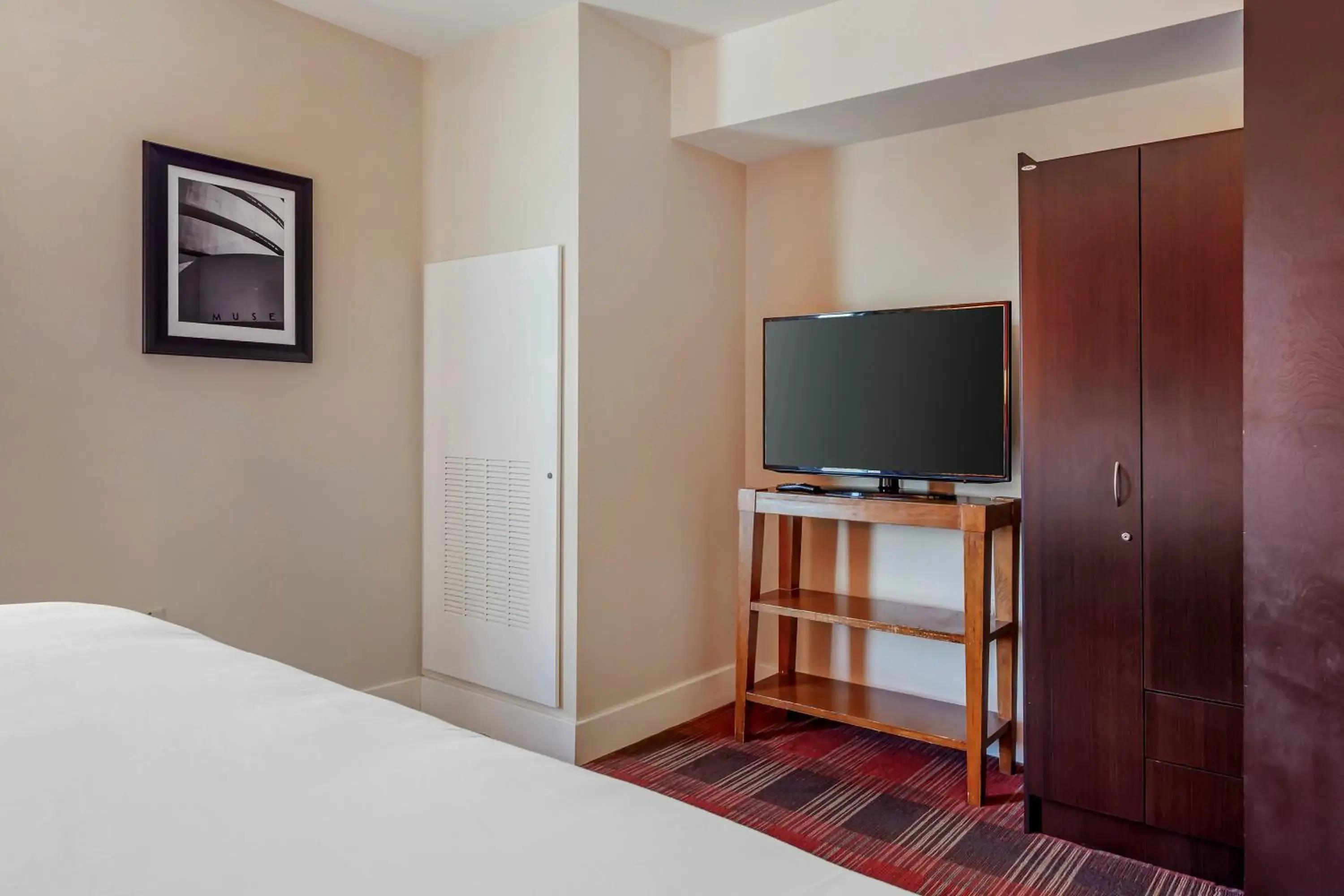 Deluxe Queen Suite in Polynesian Hotel & Suites Deluxe Queen Suite in Polynesian Hotel & Suites