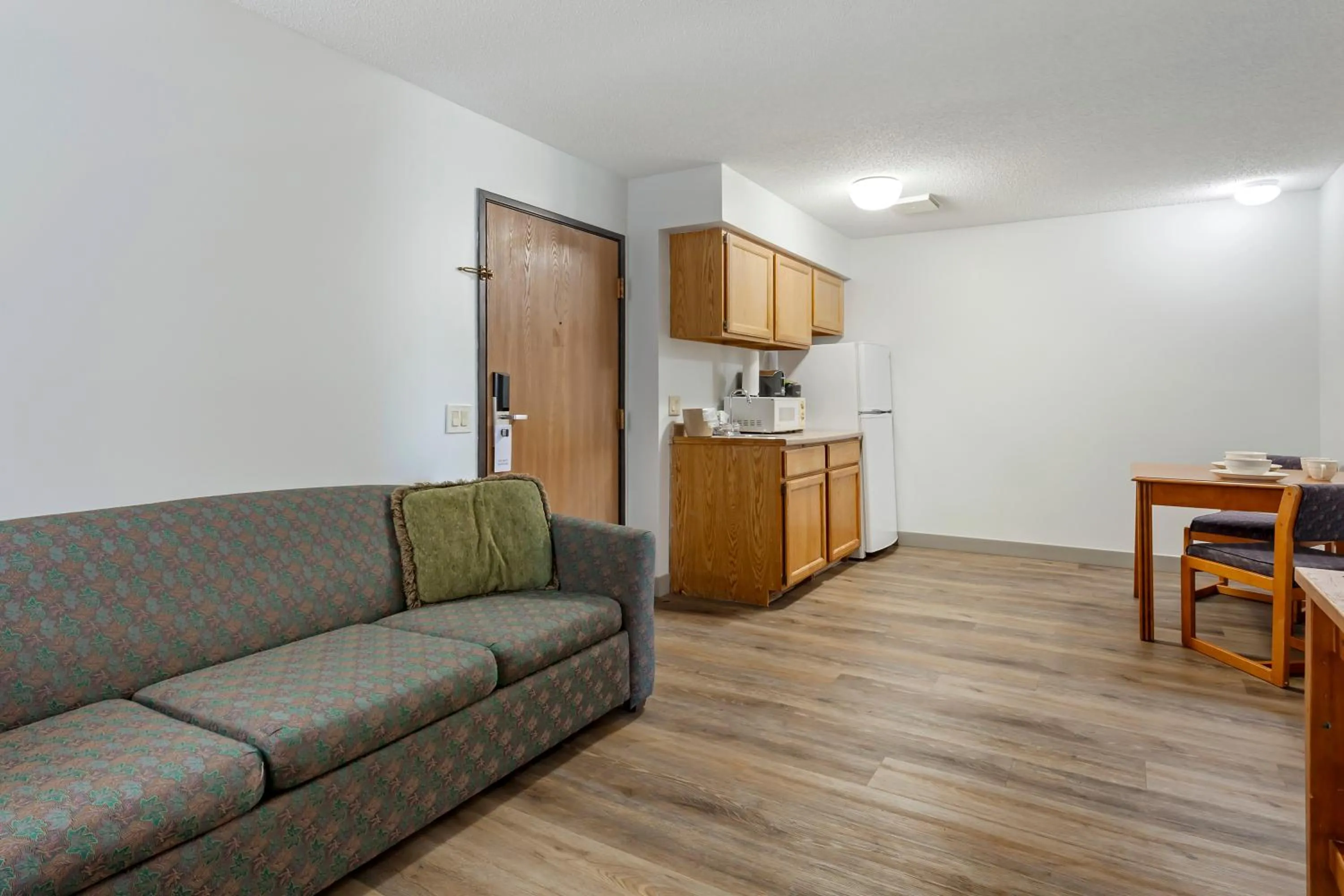 Living room in Polynesian Hotel & Suites