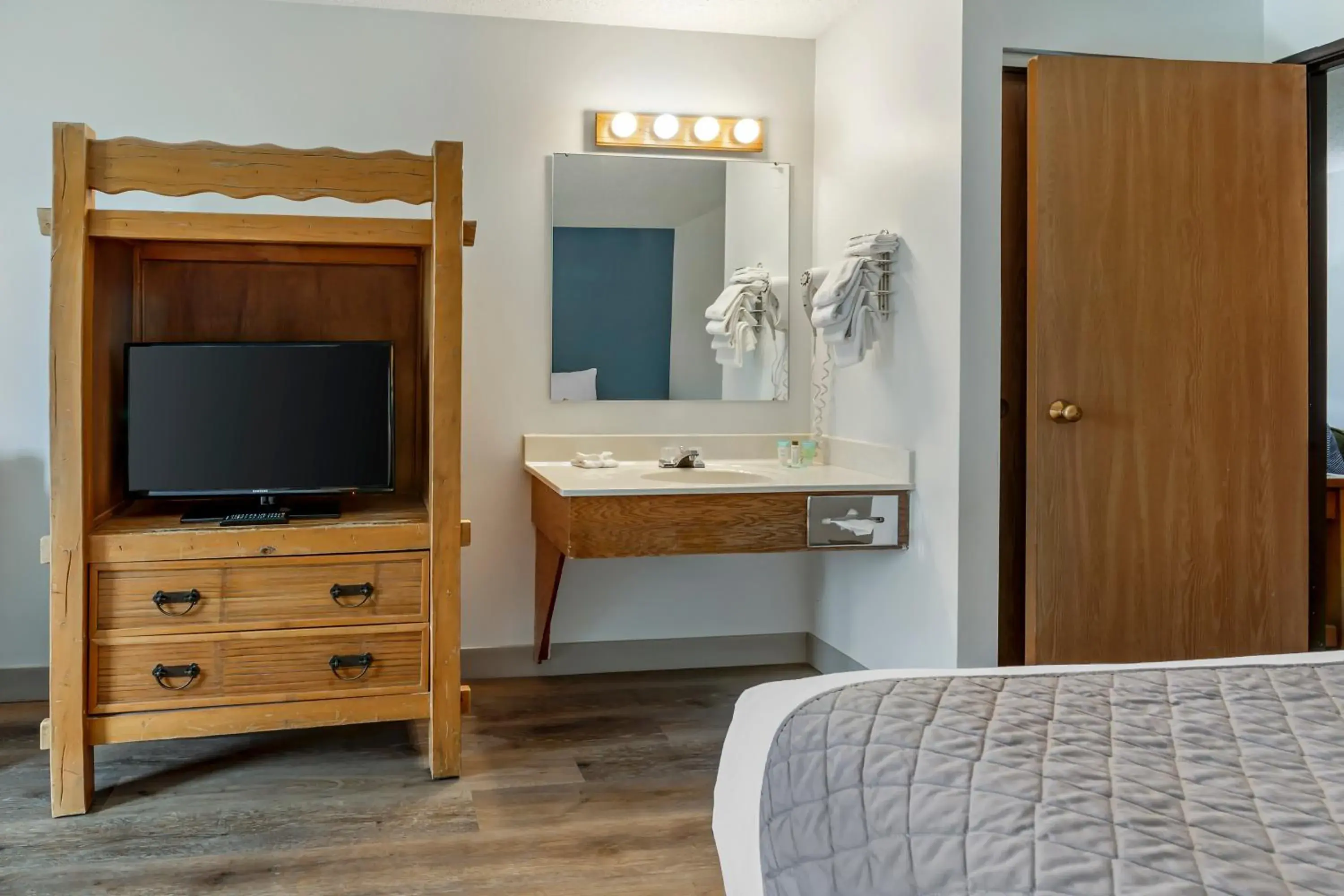 Two-Bedroom Suite in Polynesian Hotel & Suites Two-Bedroom Suite in Polynesian Hotel & Suites