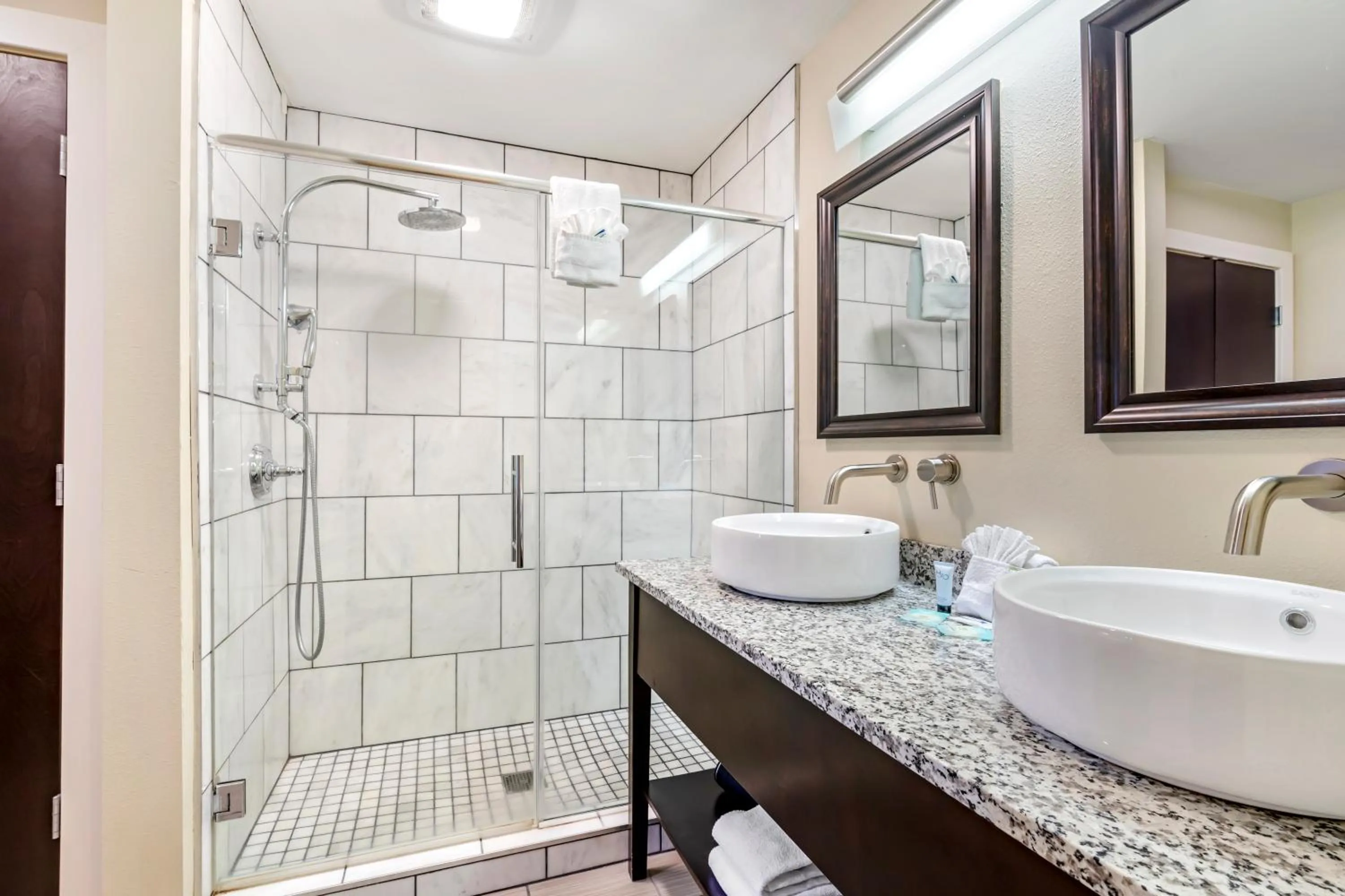 Bathroom in Polynesian Hotel & Suites