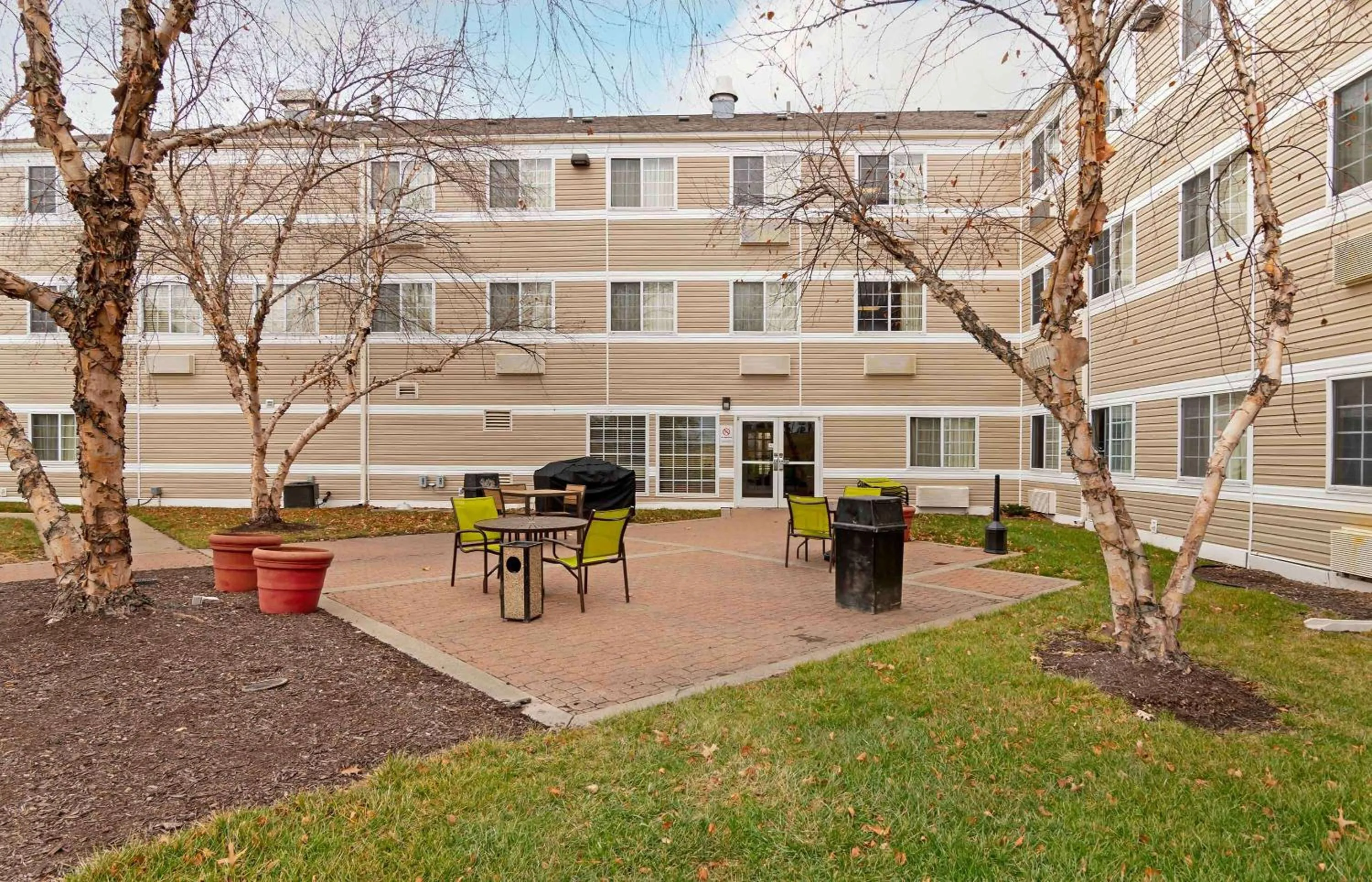 Property building in Extended Stay America Suites - Kansas City - Airport - Tiffany Springs