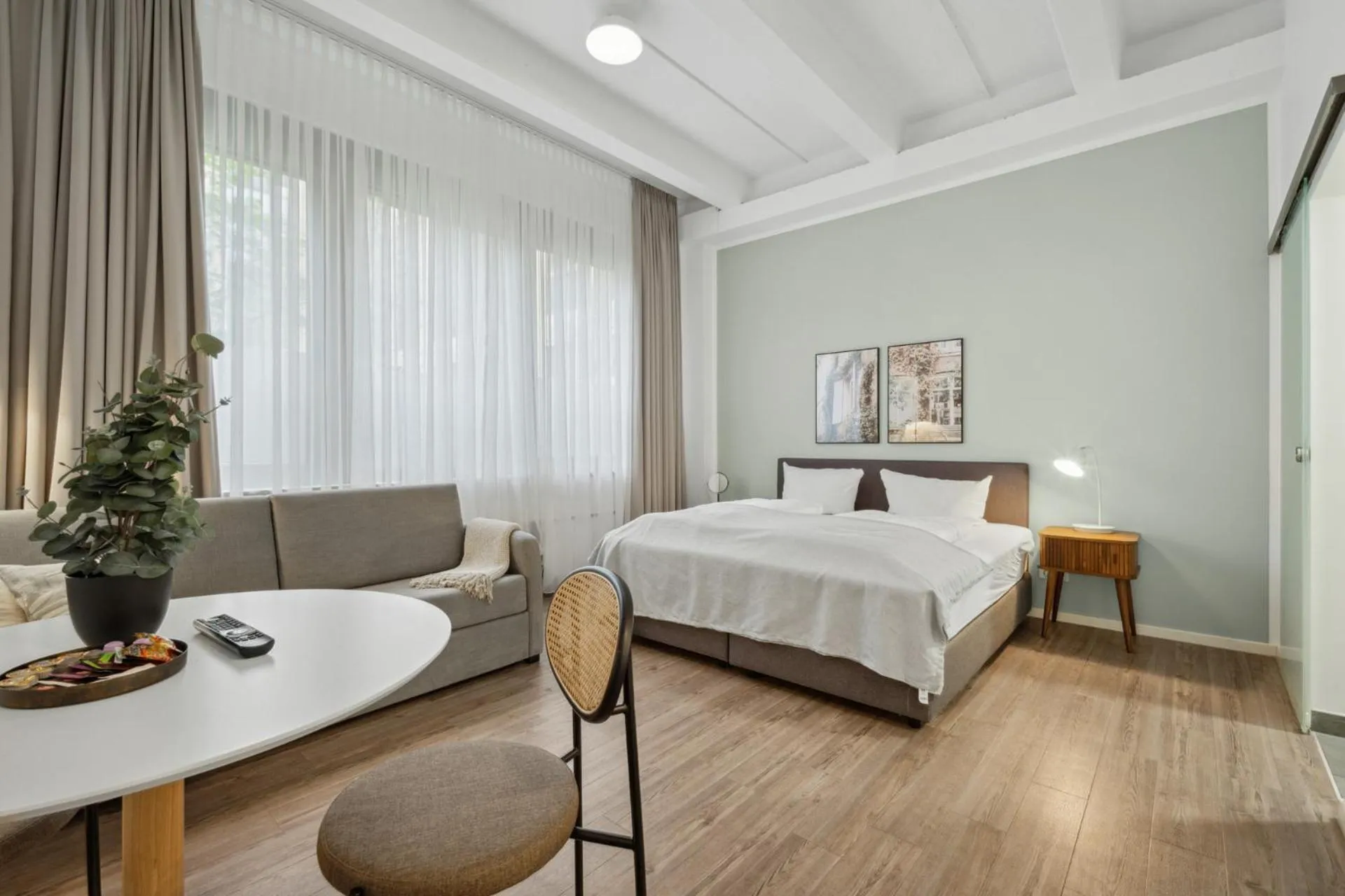 Photo of the whole room, Bed in Limehome Munich Fritz-Erler Str