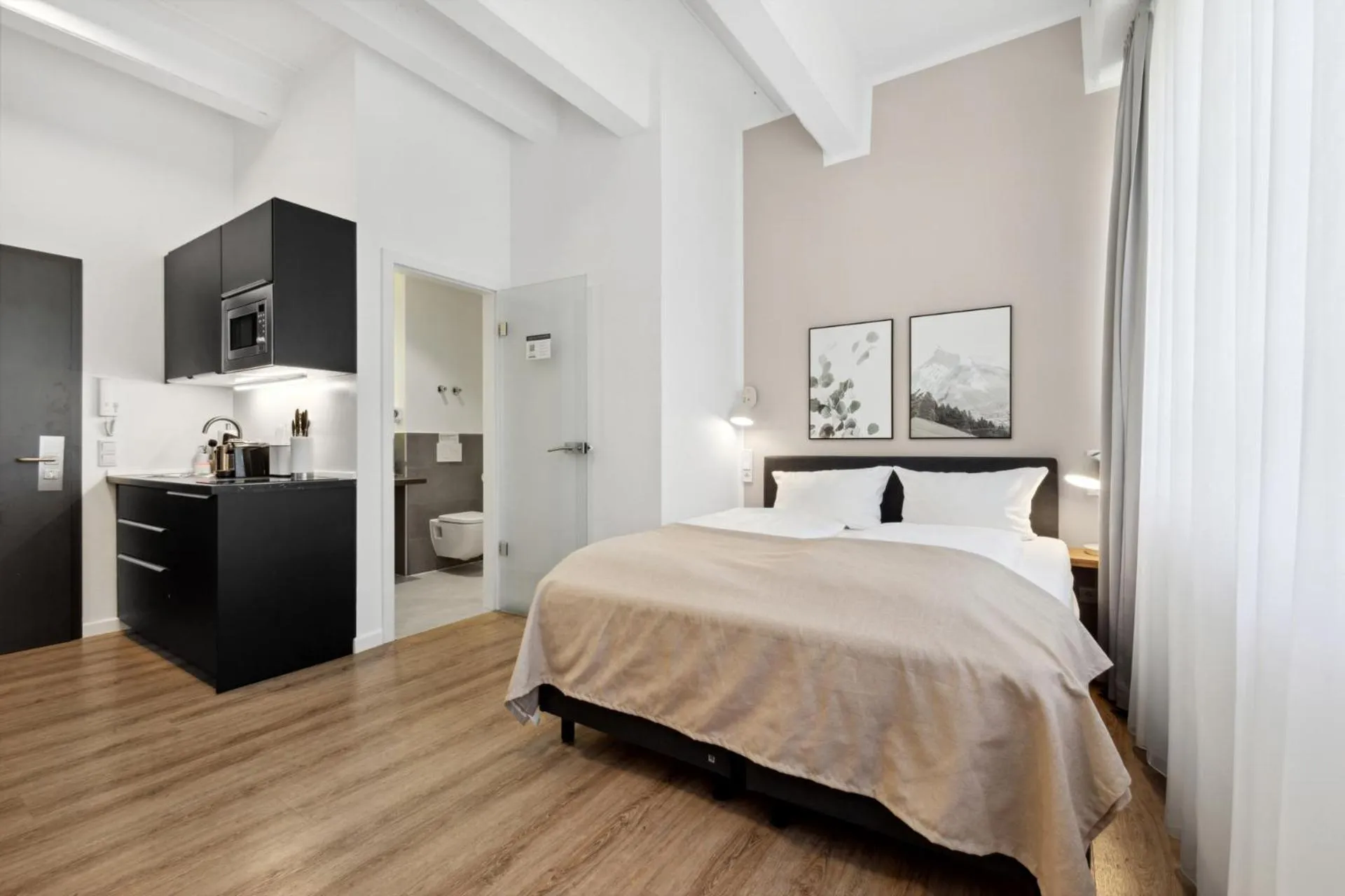 Bed in Limehome Munich Fritz-Erler Str