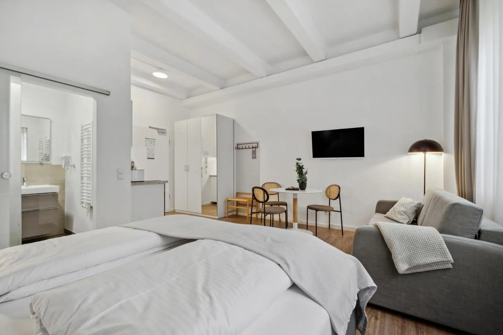 Bed in Limehome Munich Fritz-Erler Str