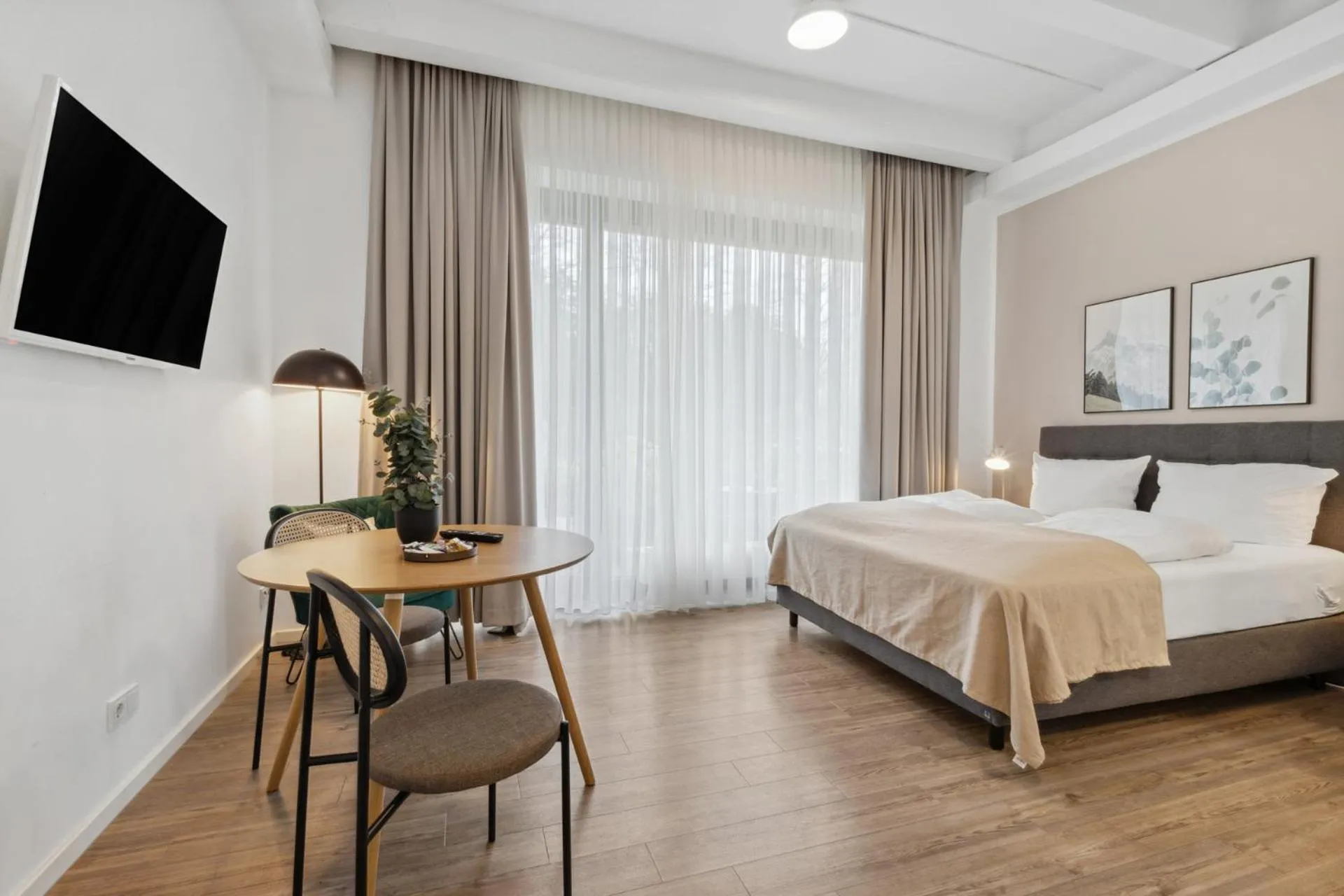 Bed in Limehome Munich Fritz-Erler Str