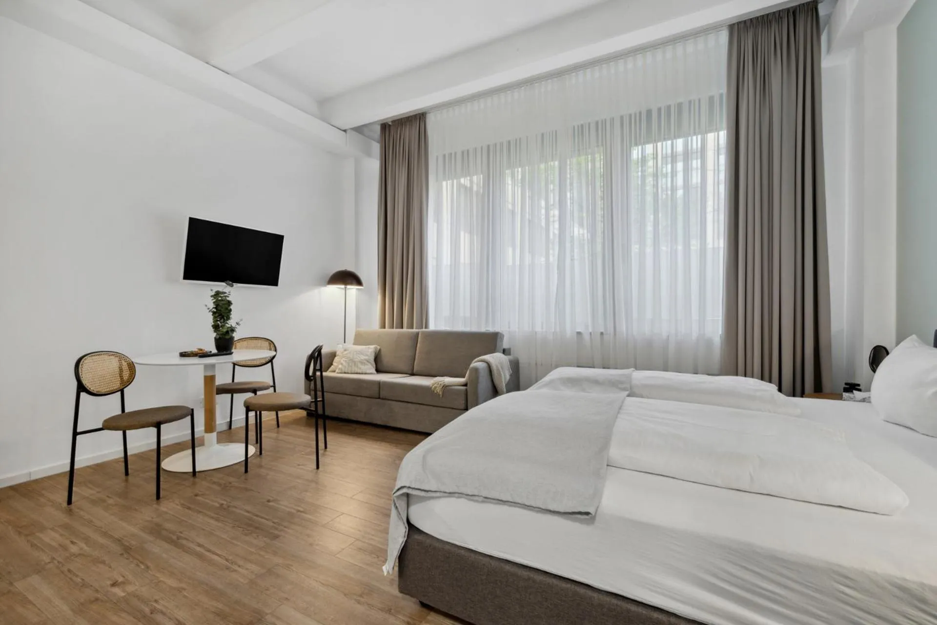 Bed in Limehome Munich Fritz-Erler Str