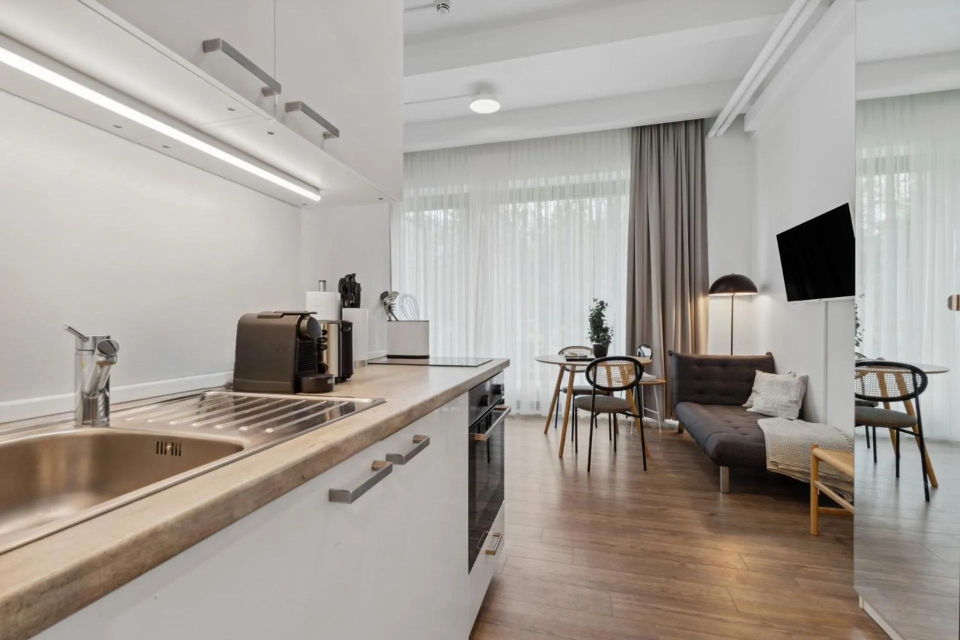 TV and multimedia in Limehome Munich Fritz-Erler Str