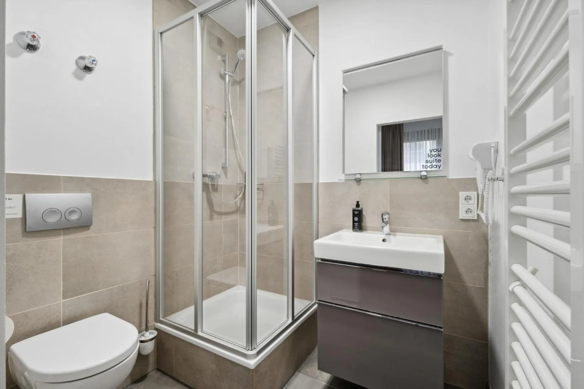 Shower in Limehome Munich Fritz-Erler Str