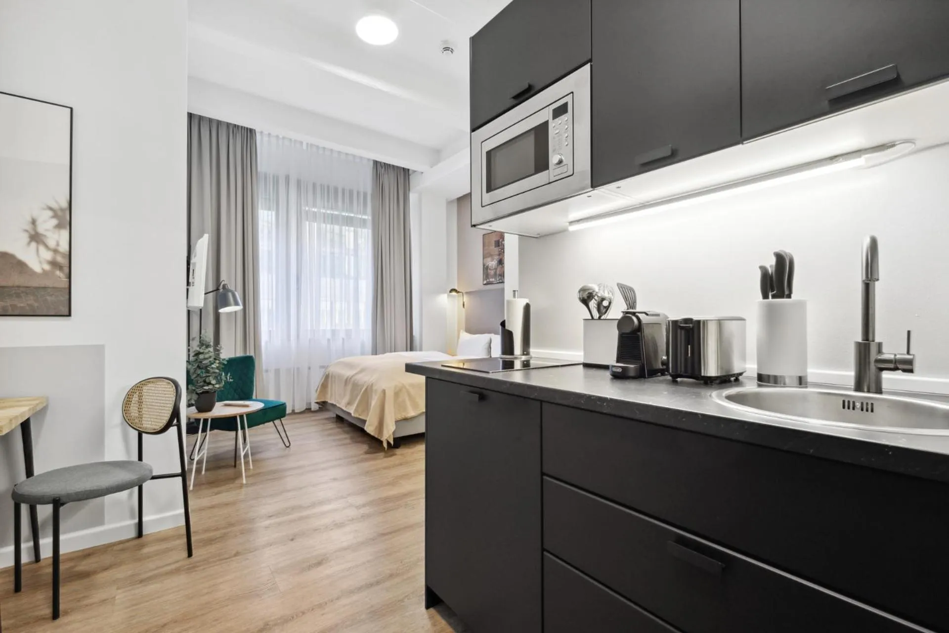 Kitchen or kitchenette in Limehome Munich Fritz-Erler Str