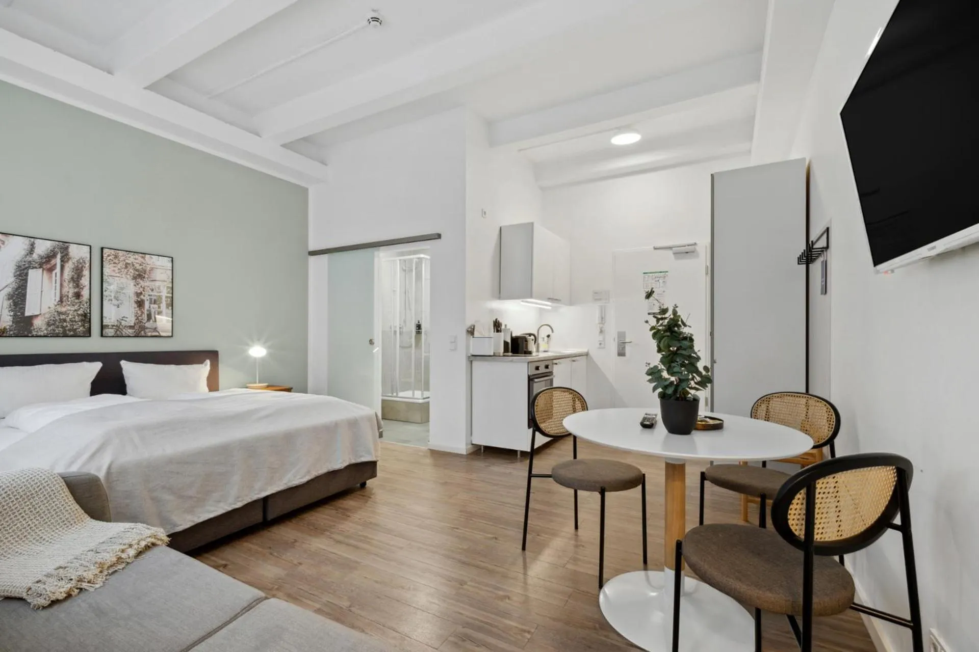 Bed in Limehome Munich Fritz-Erler Str